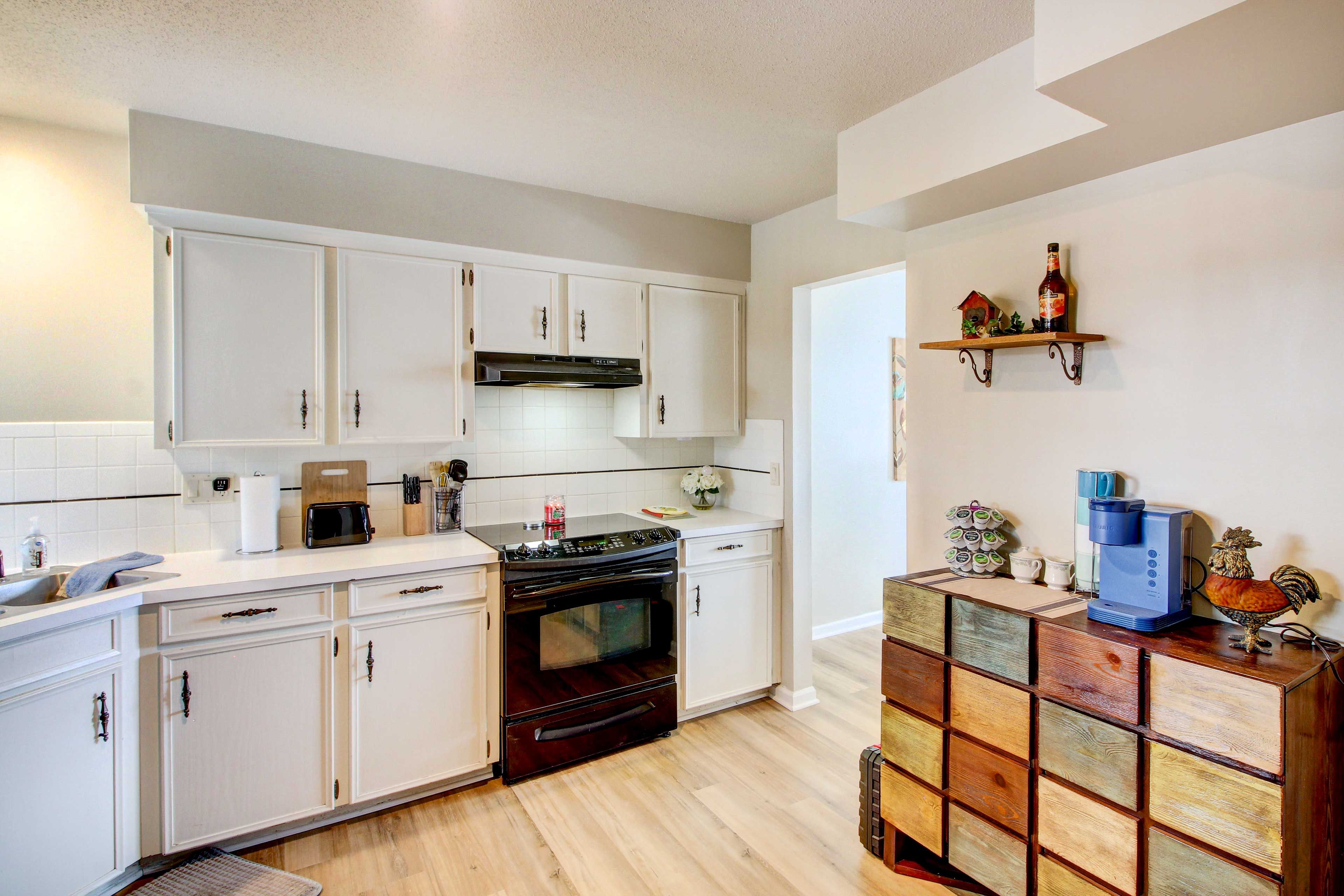Kitchen | 1st Floor | Refrigerator | Dishwasher | Cooking Basics