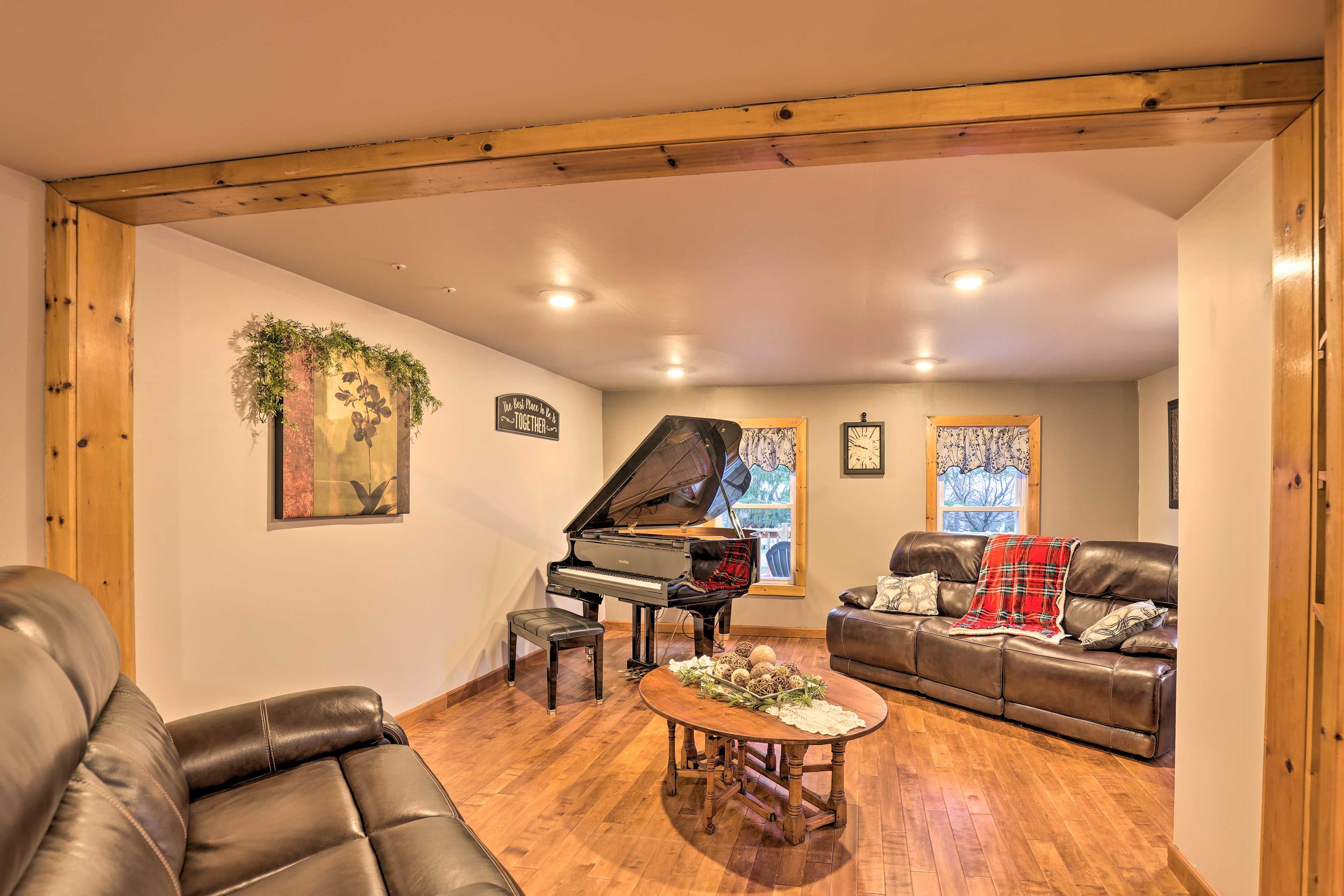 Living Room | 1st Floor | Central Heating & A/C | Free WiFi