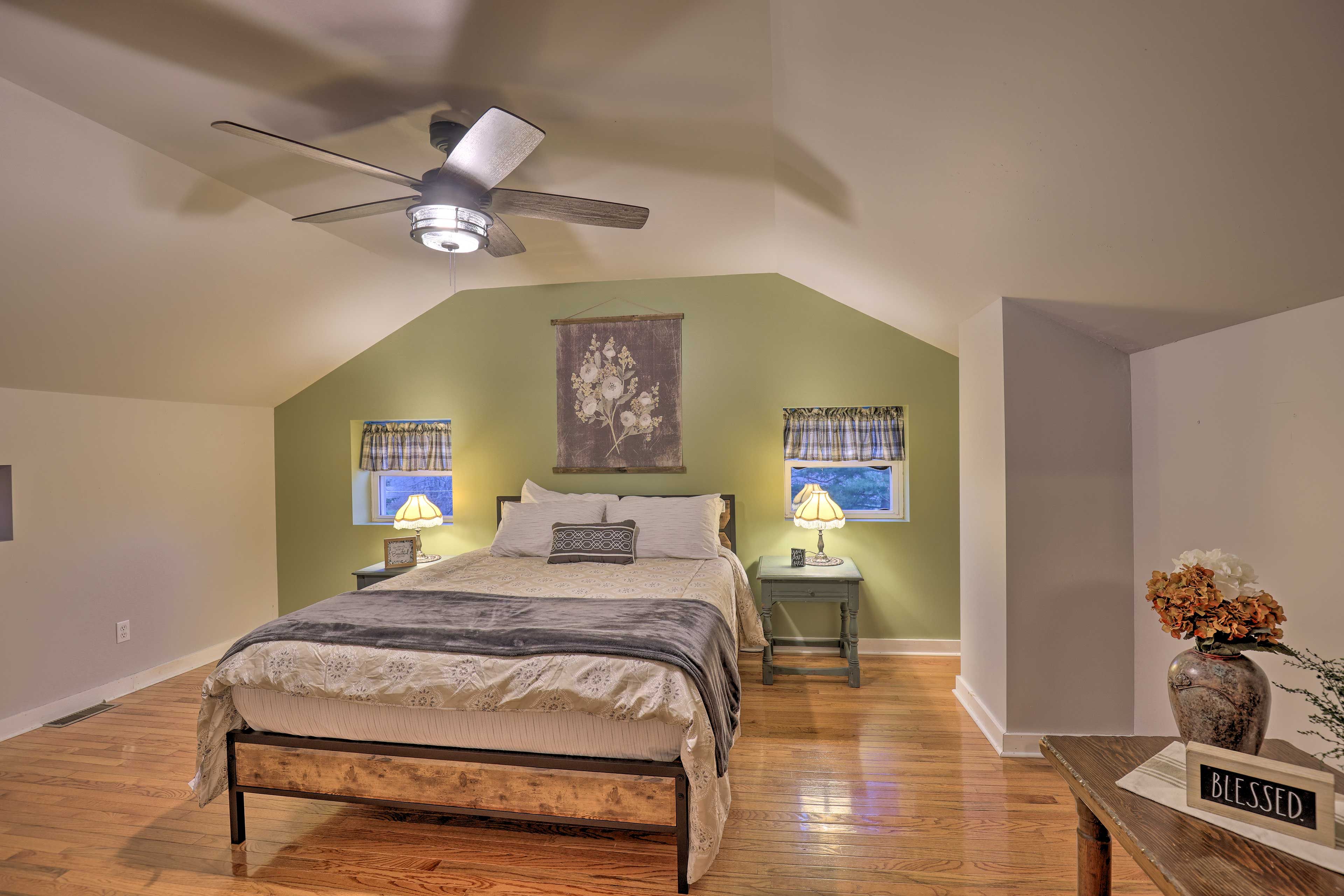 Bedroom 2 | 2nd Floor | Queen Bed