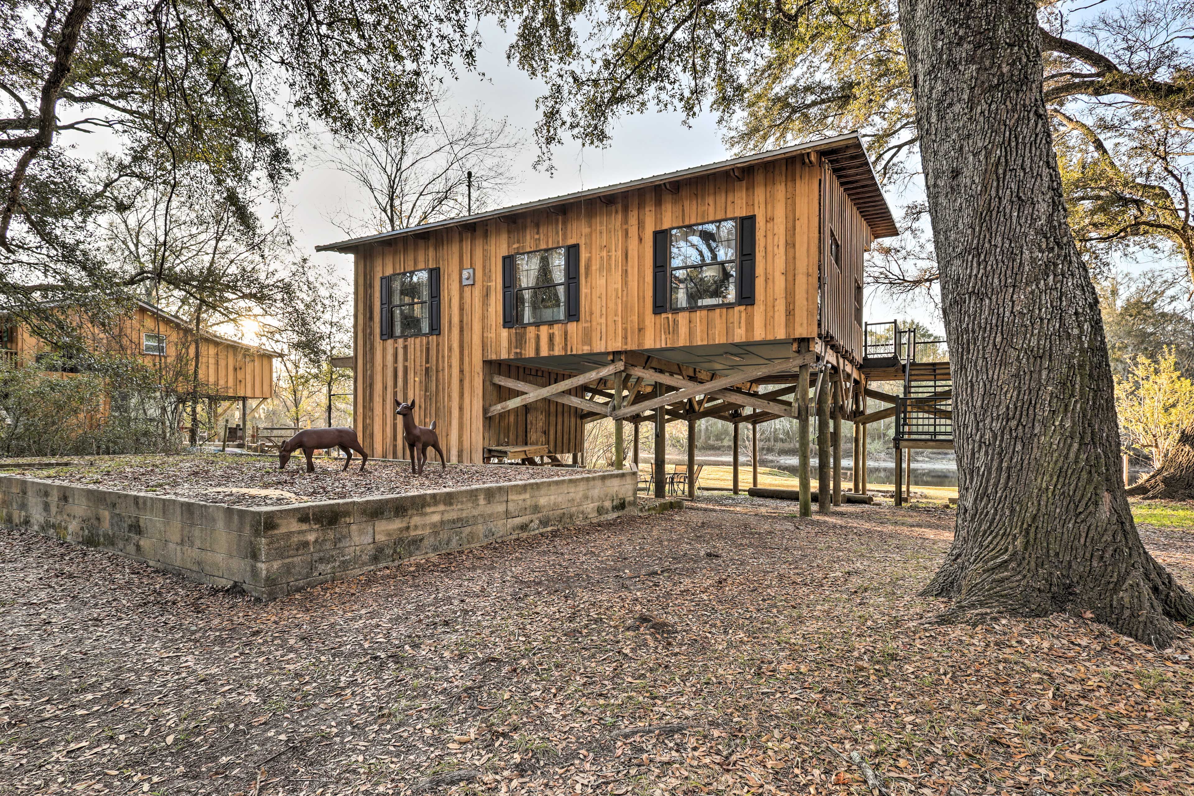 Exterior | Driveway (4 Vehicles)