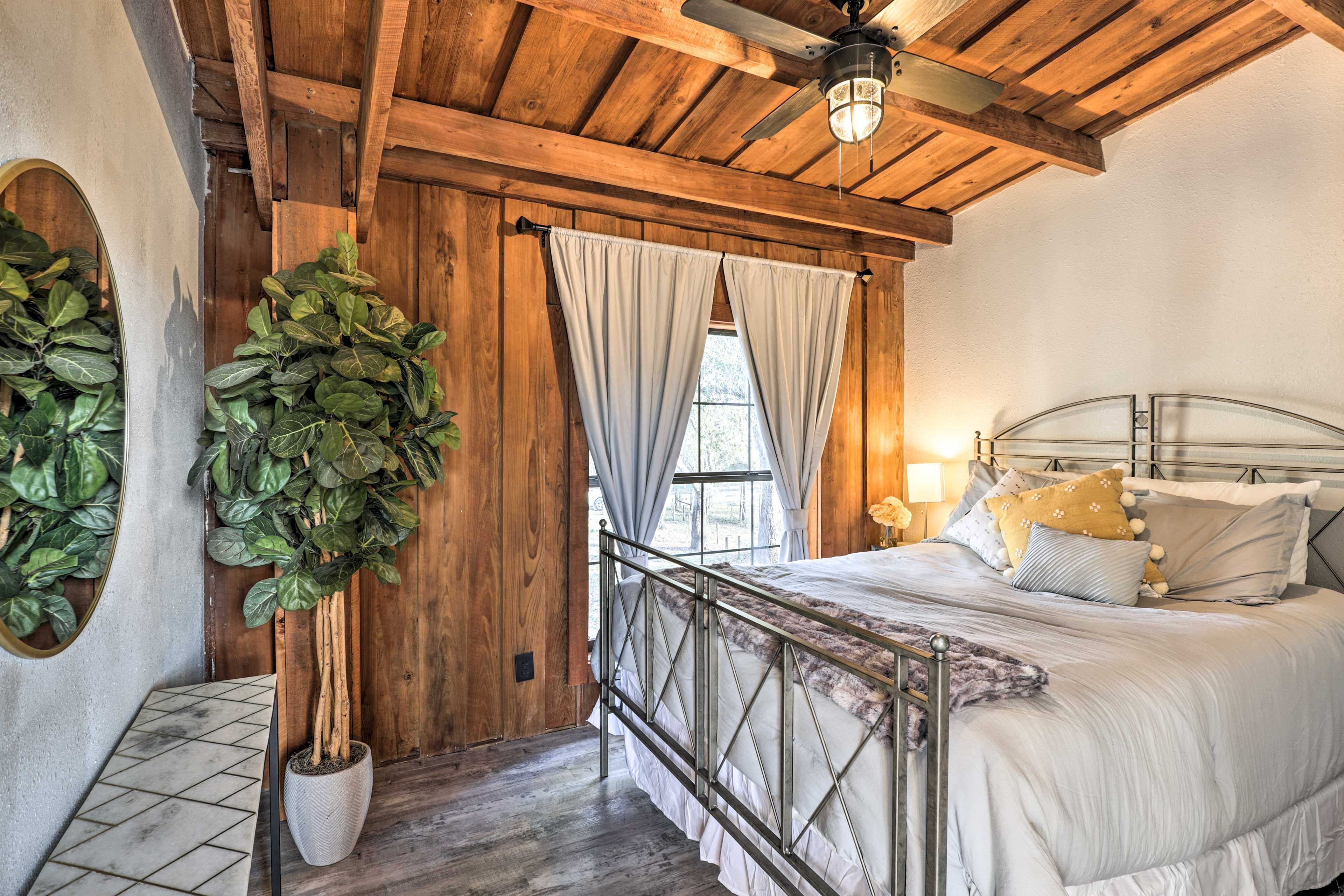 Bedroom 2 | Queen Bed