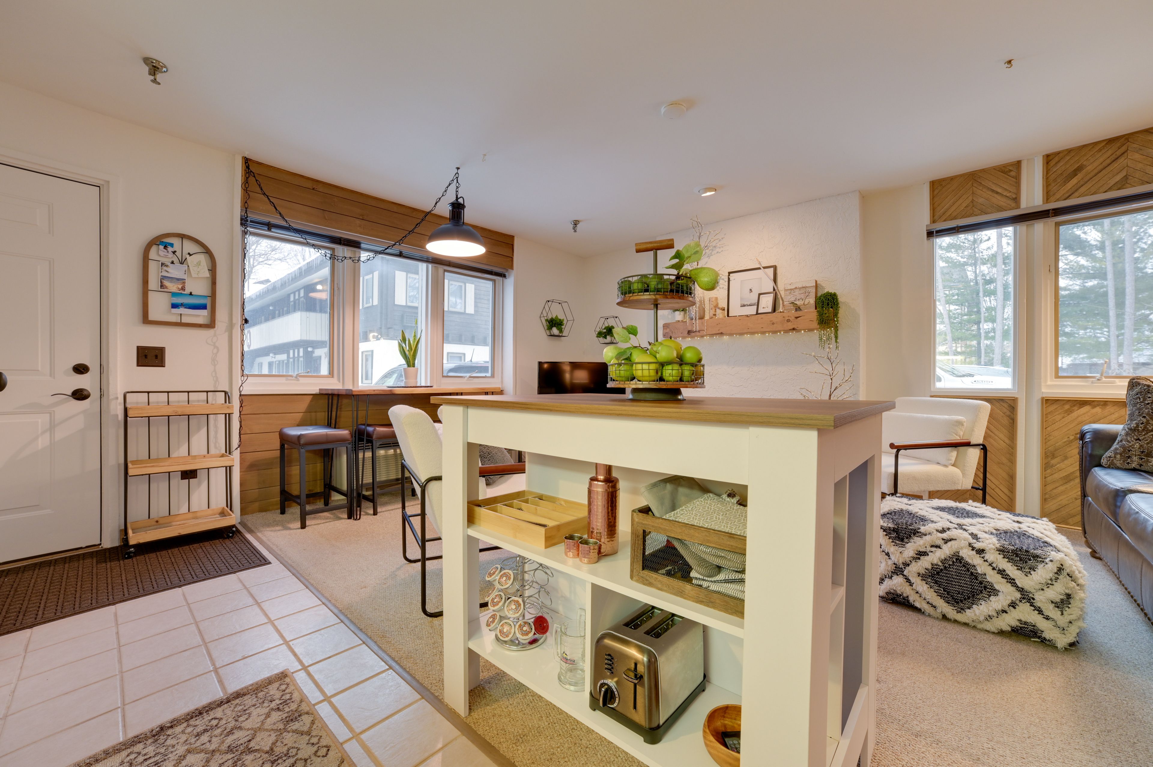 Kitchenette | Dishwasher | Coffee Maker | Crockpot
