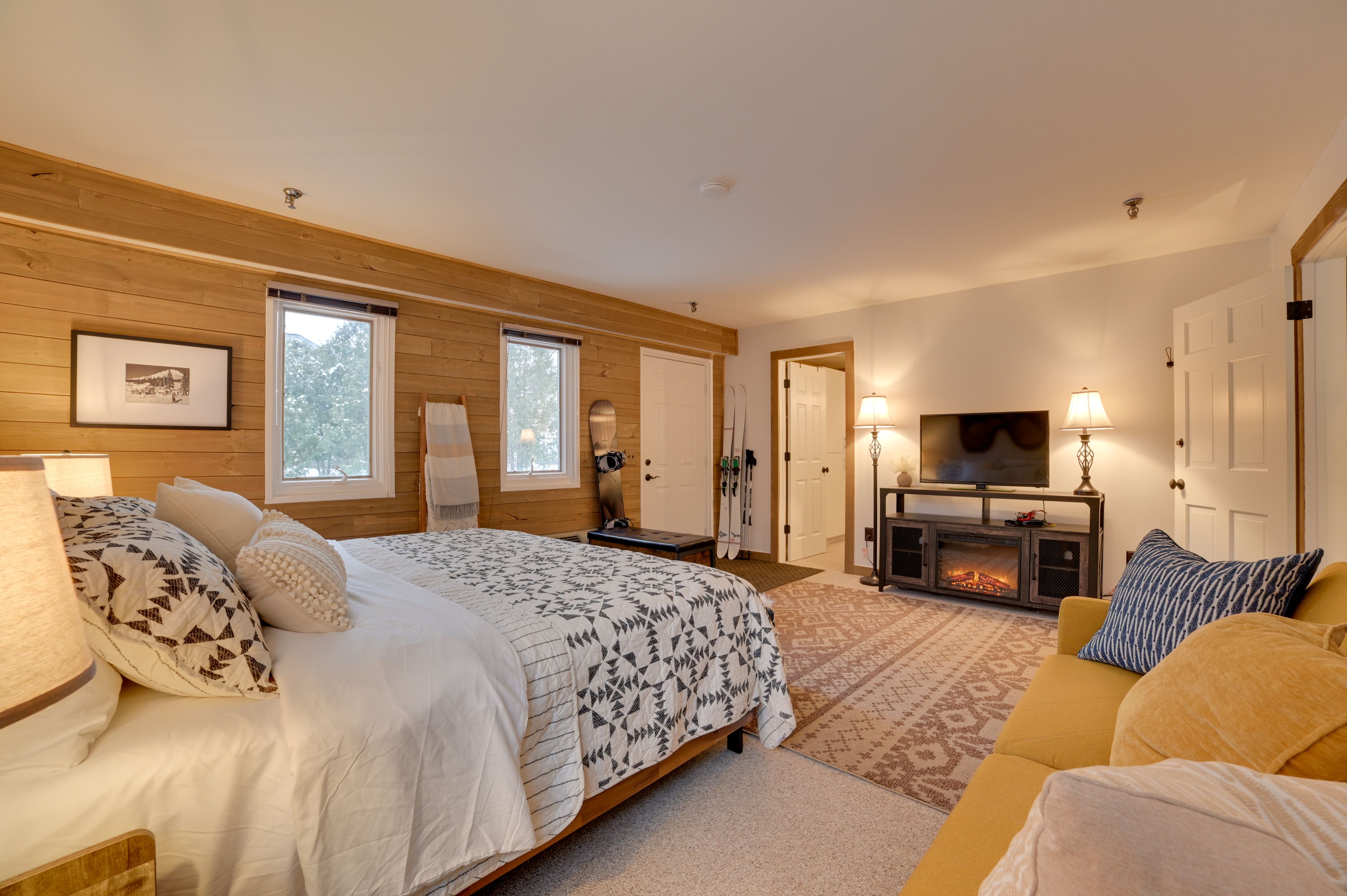 Bedroom Suite | King Bed | Twin Futon | Smart TV