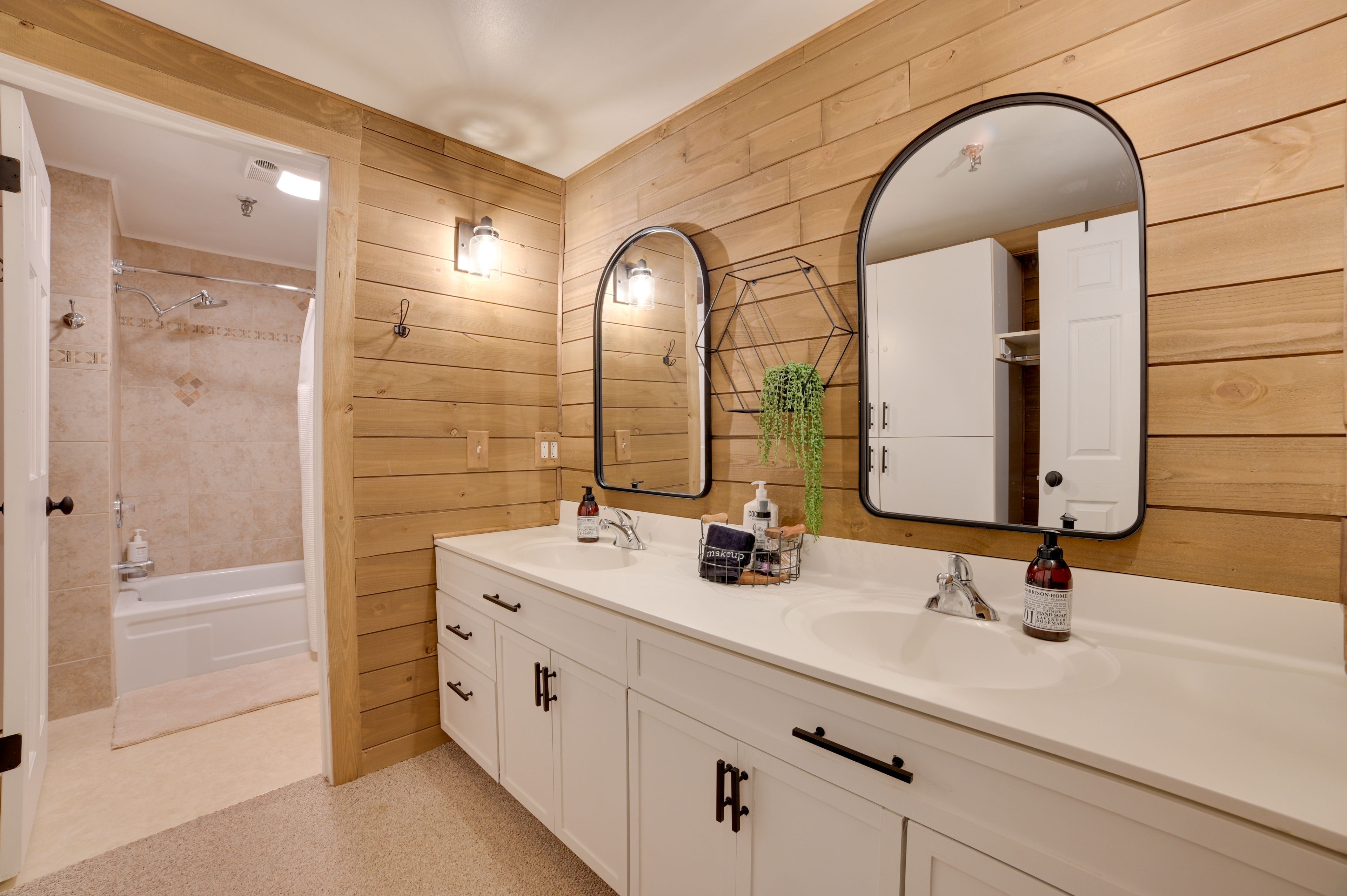 En-Suite Bathroom