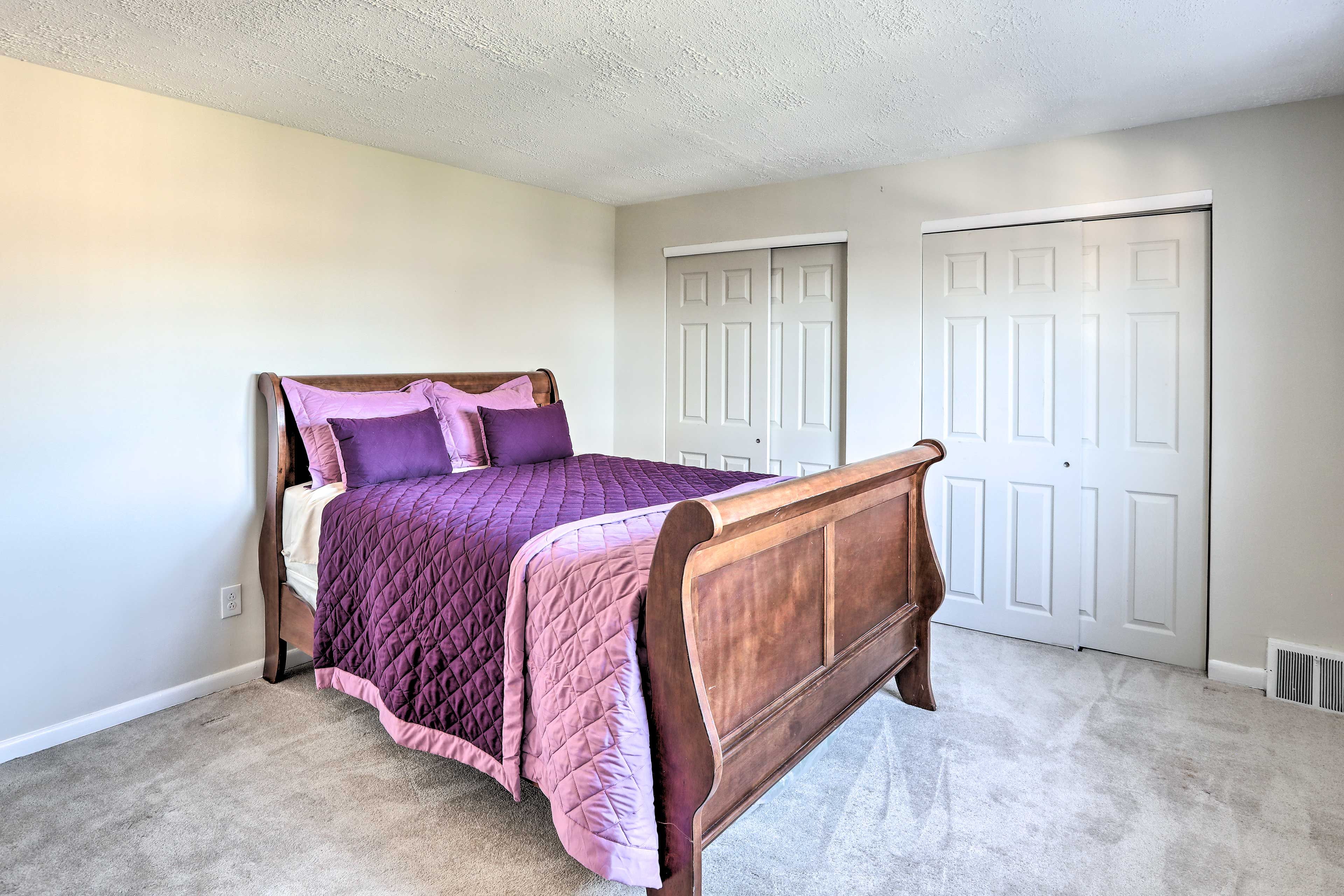 Bedroom 1 | Queen Bed | Upper Level