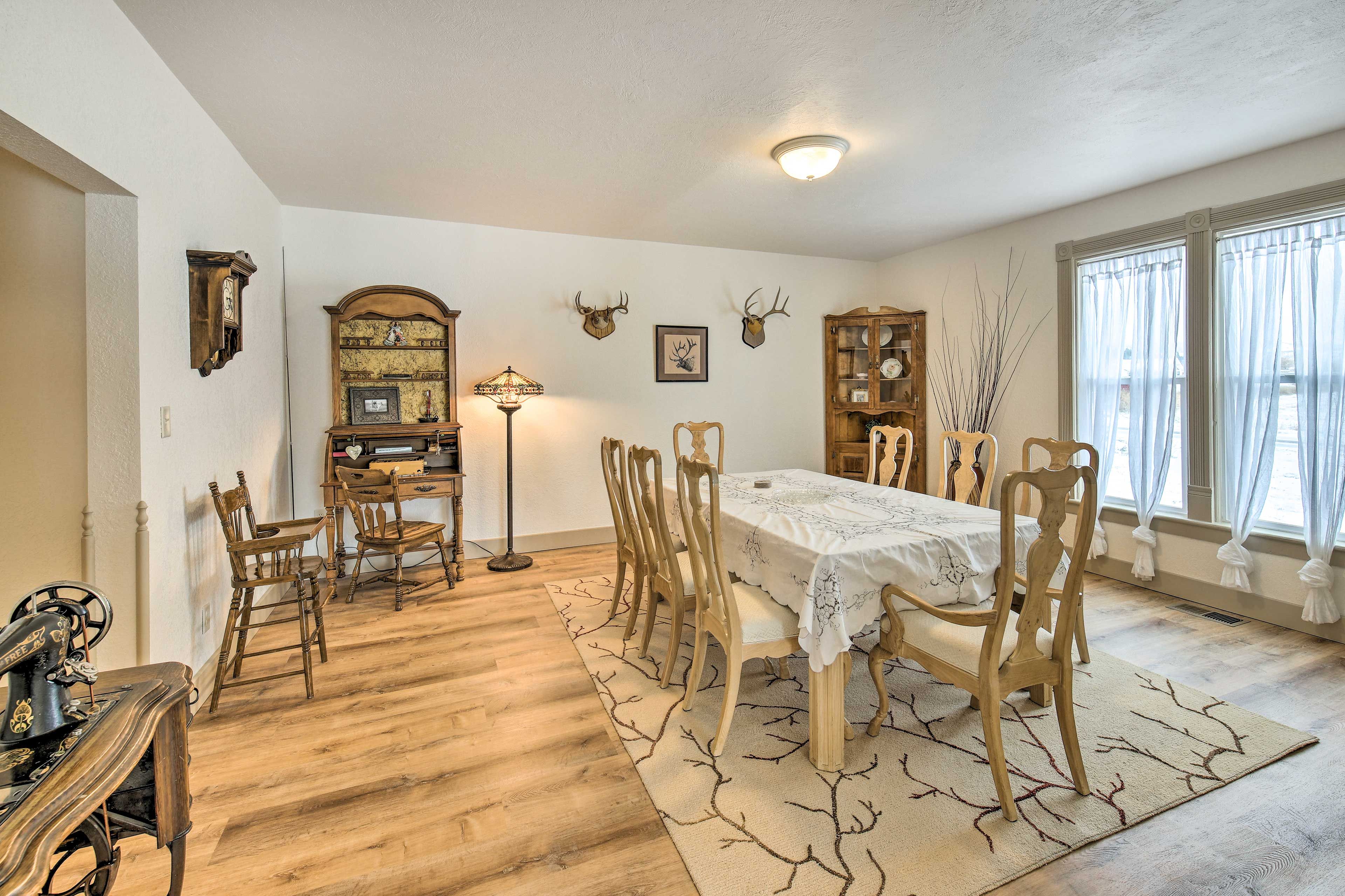 Dining Room | Dishware & Flatware Provided