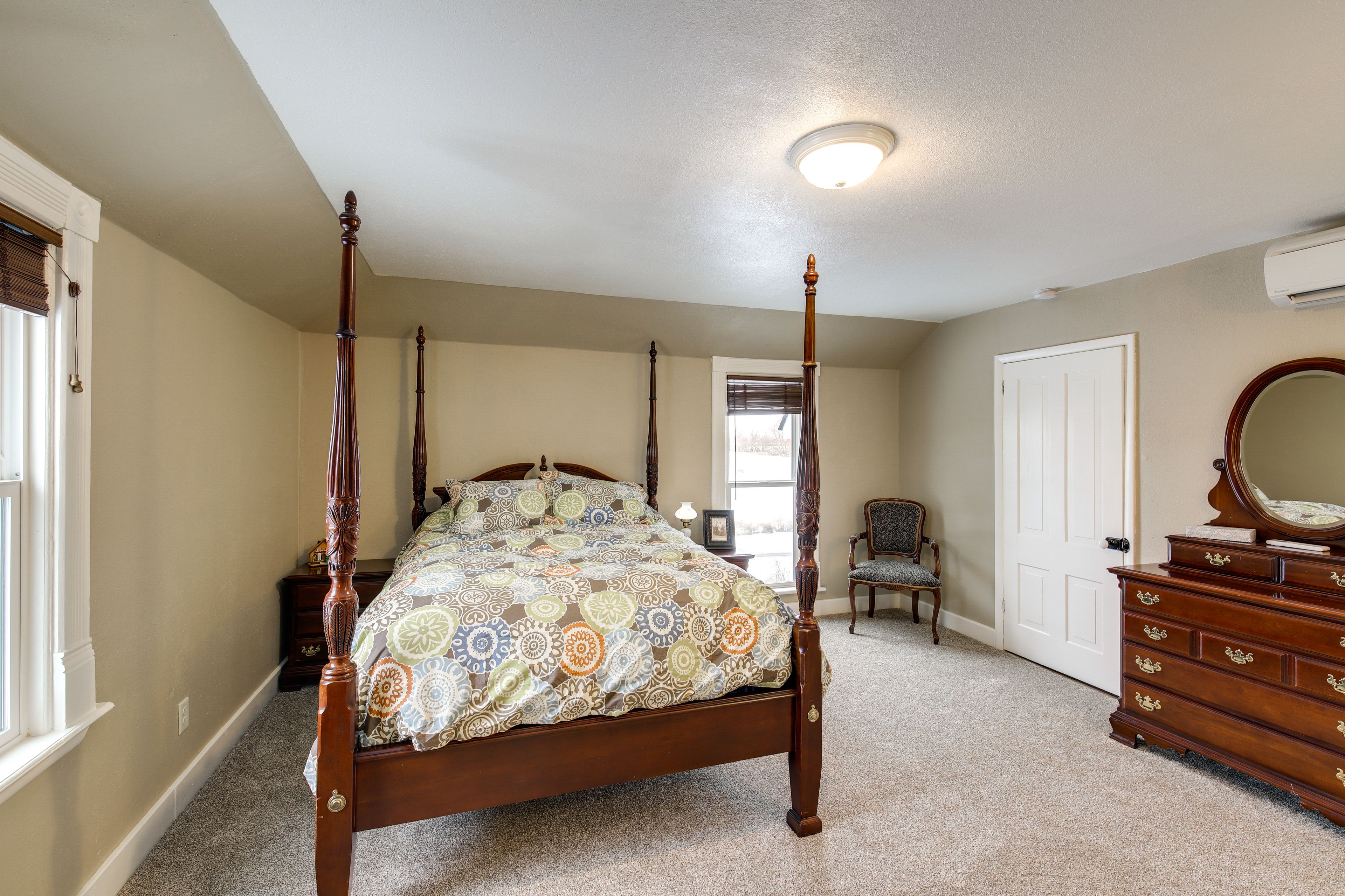 Bedroom 1 | Queen Bed