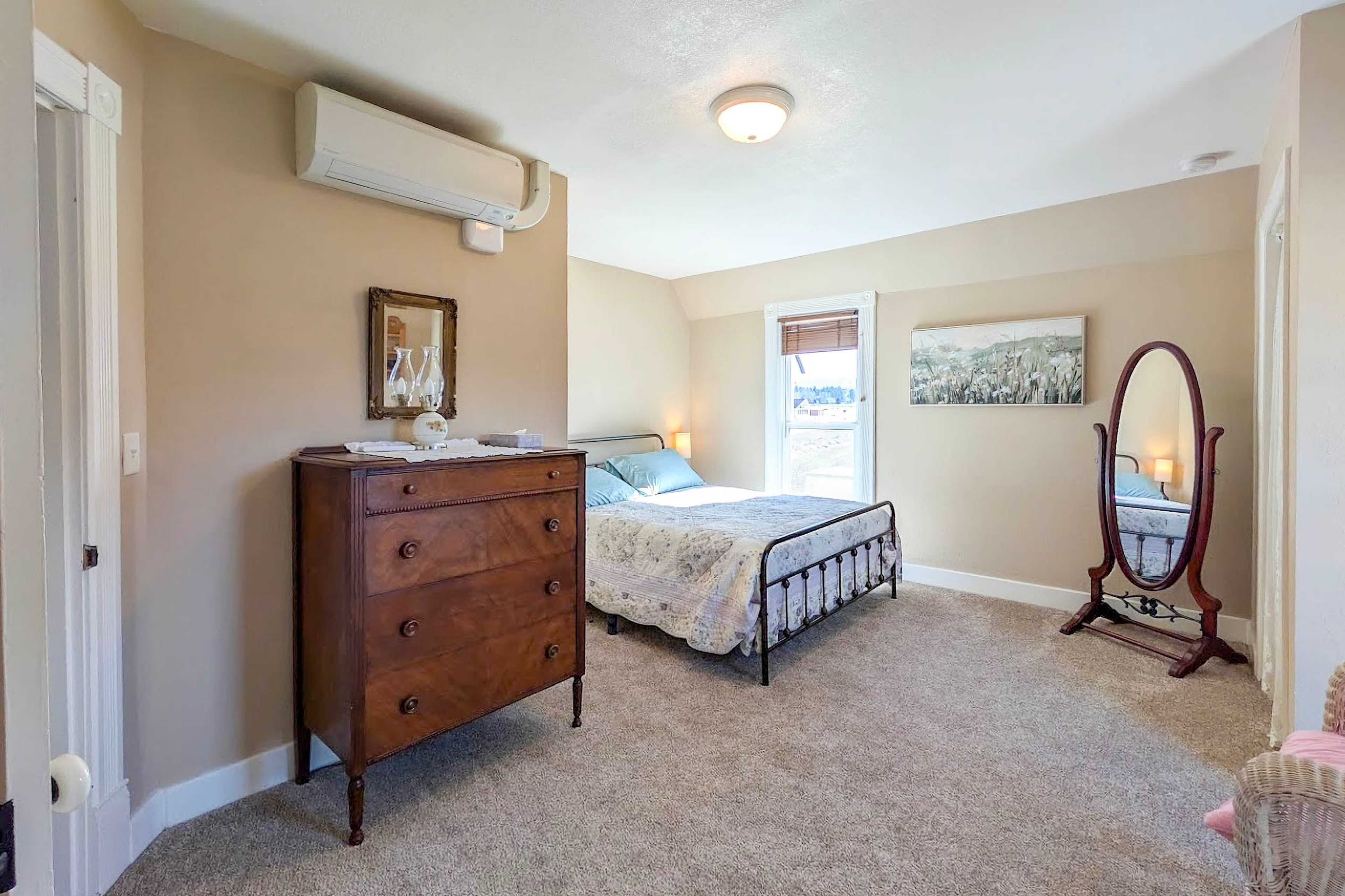 Bedroom 2 | Queen Bed | 2nd Floor