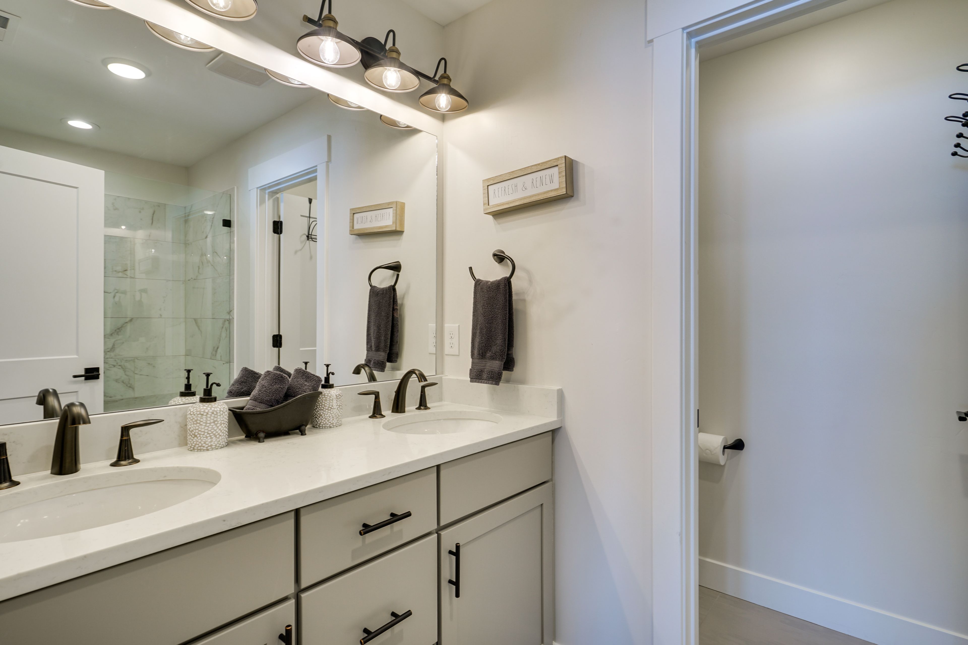 Full Bathroom