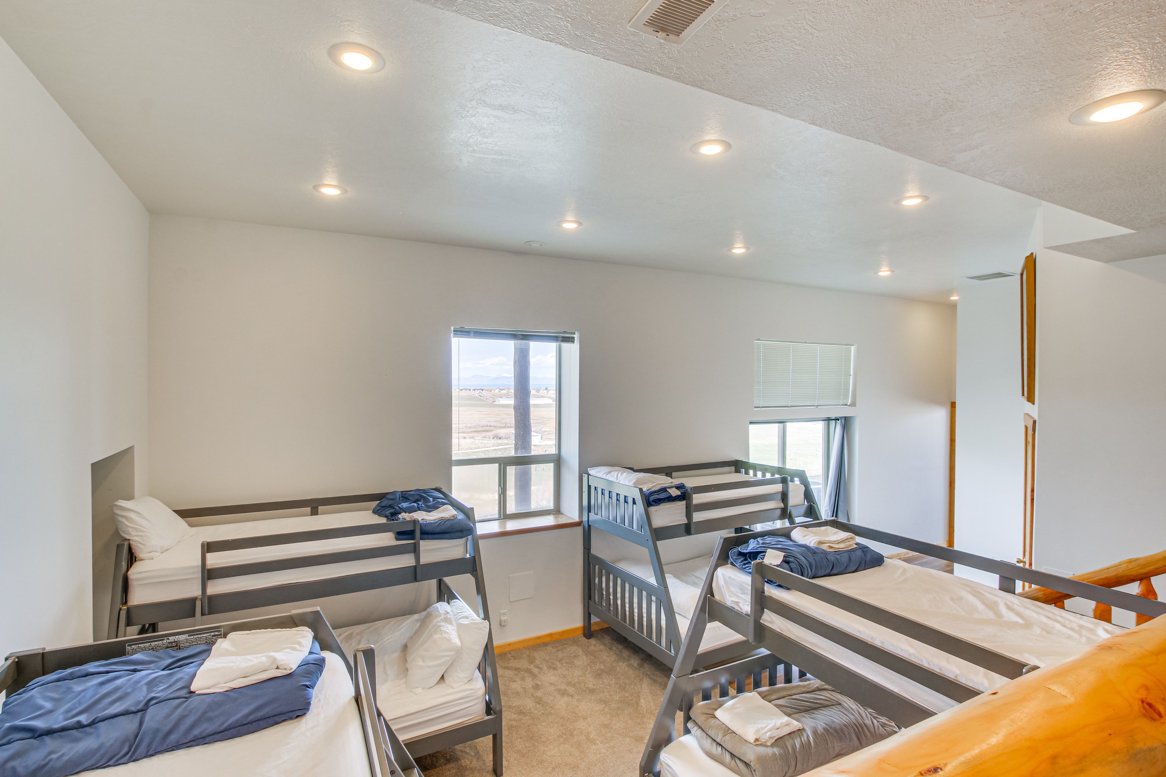 Bonus Room | 4 Twin/Queen Bunk Beds | Lower Level
