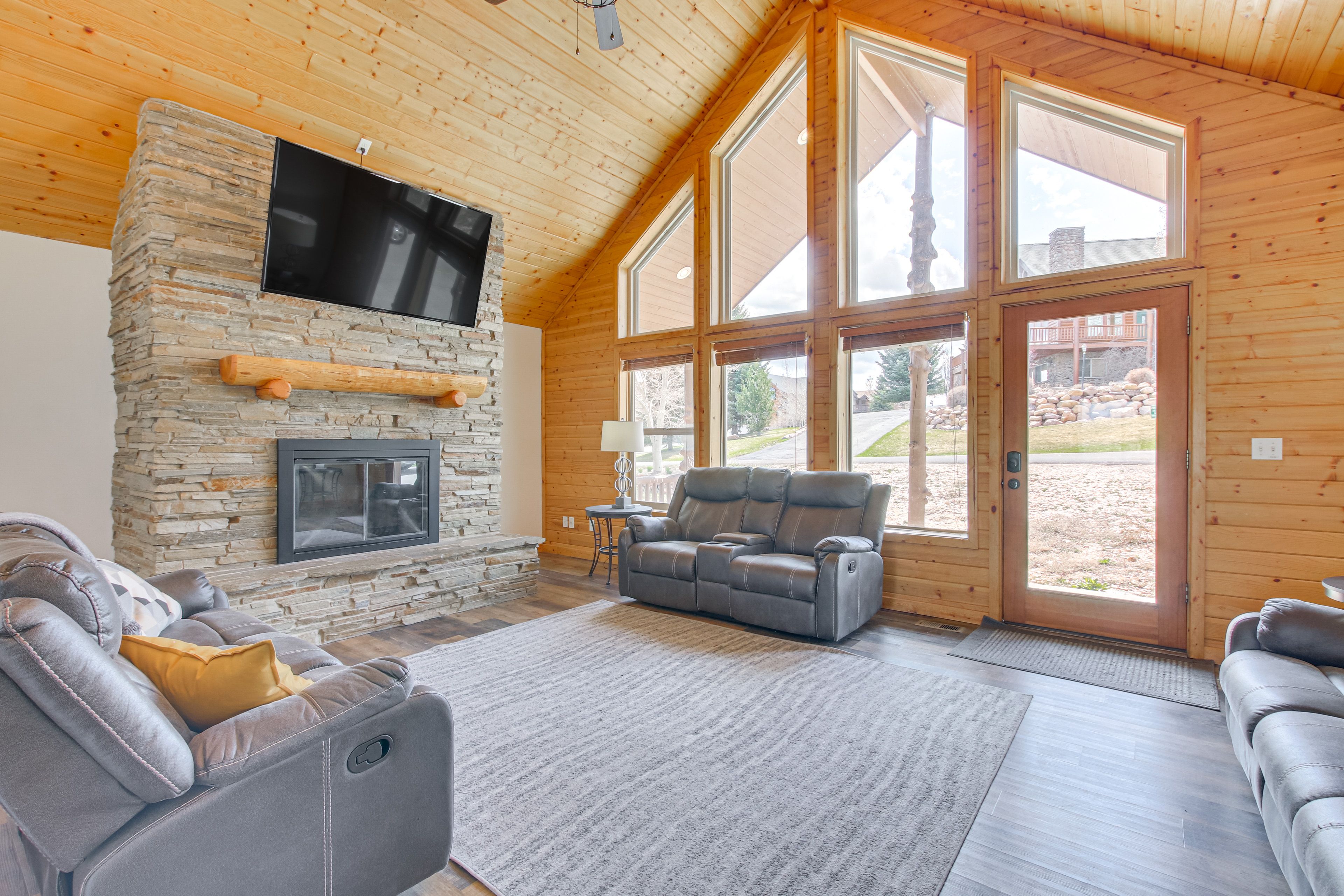 Living Room | Main Level | Smart TV | Free WiFi | Central A/C & Heating