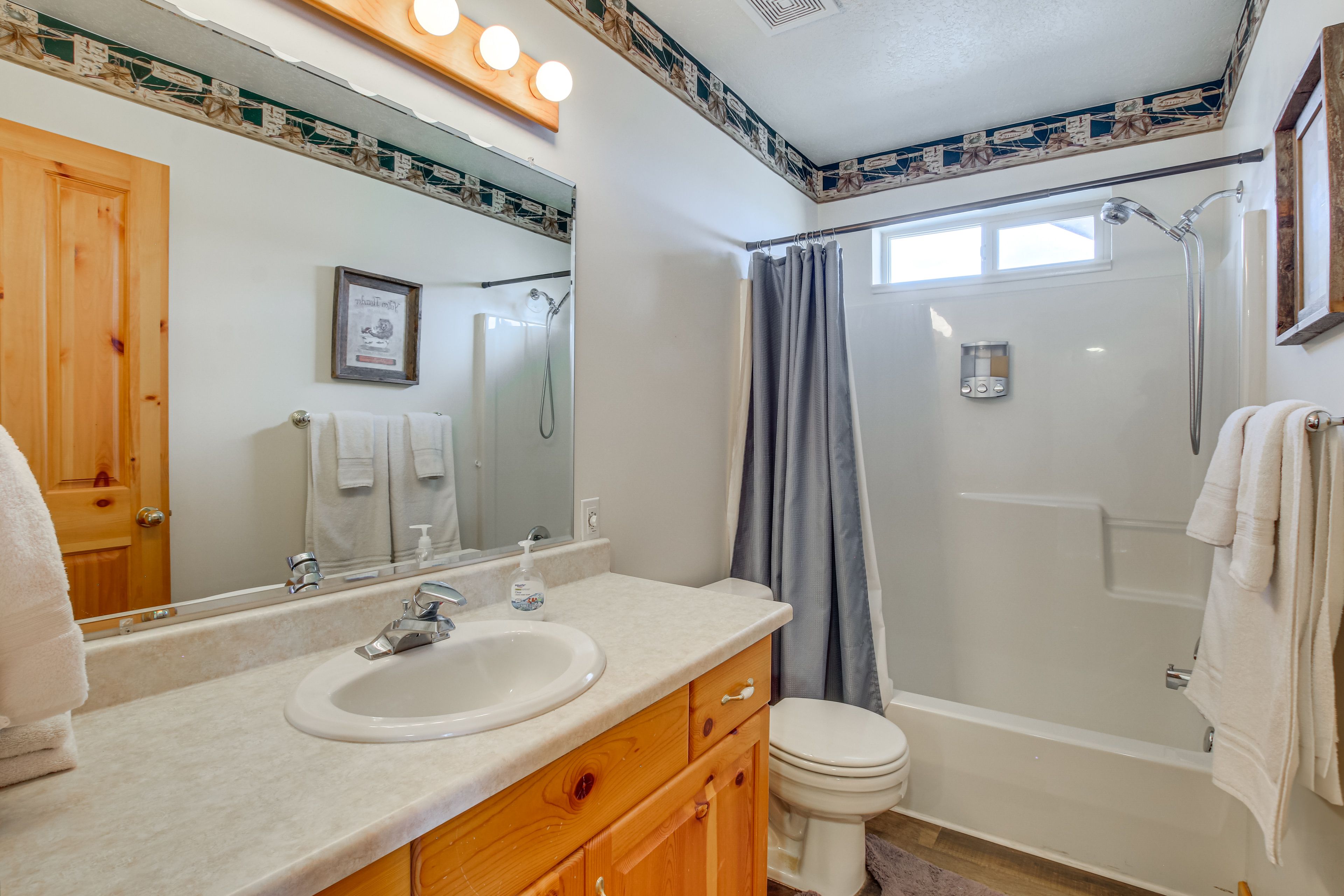 Full Bathroom | Main Level