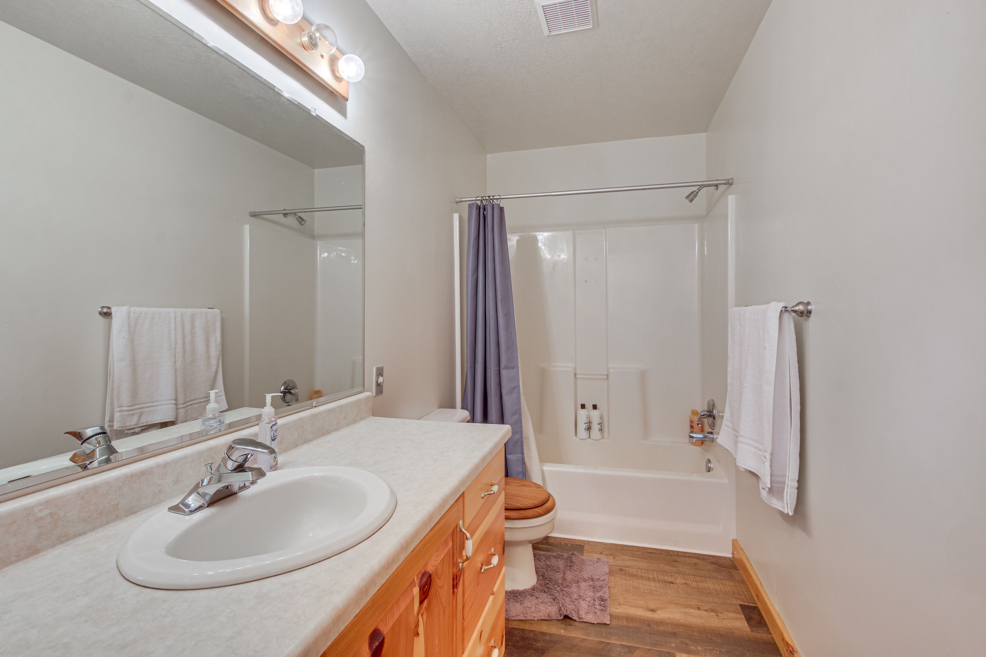 Full Bathroom | Main Level