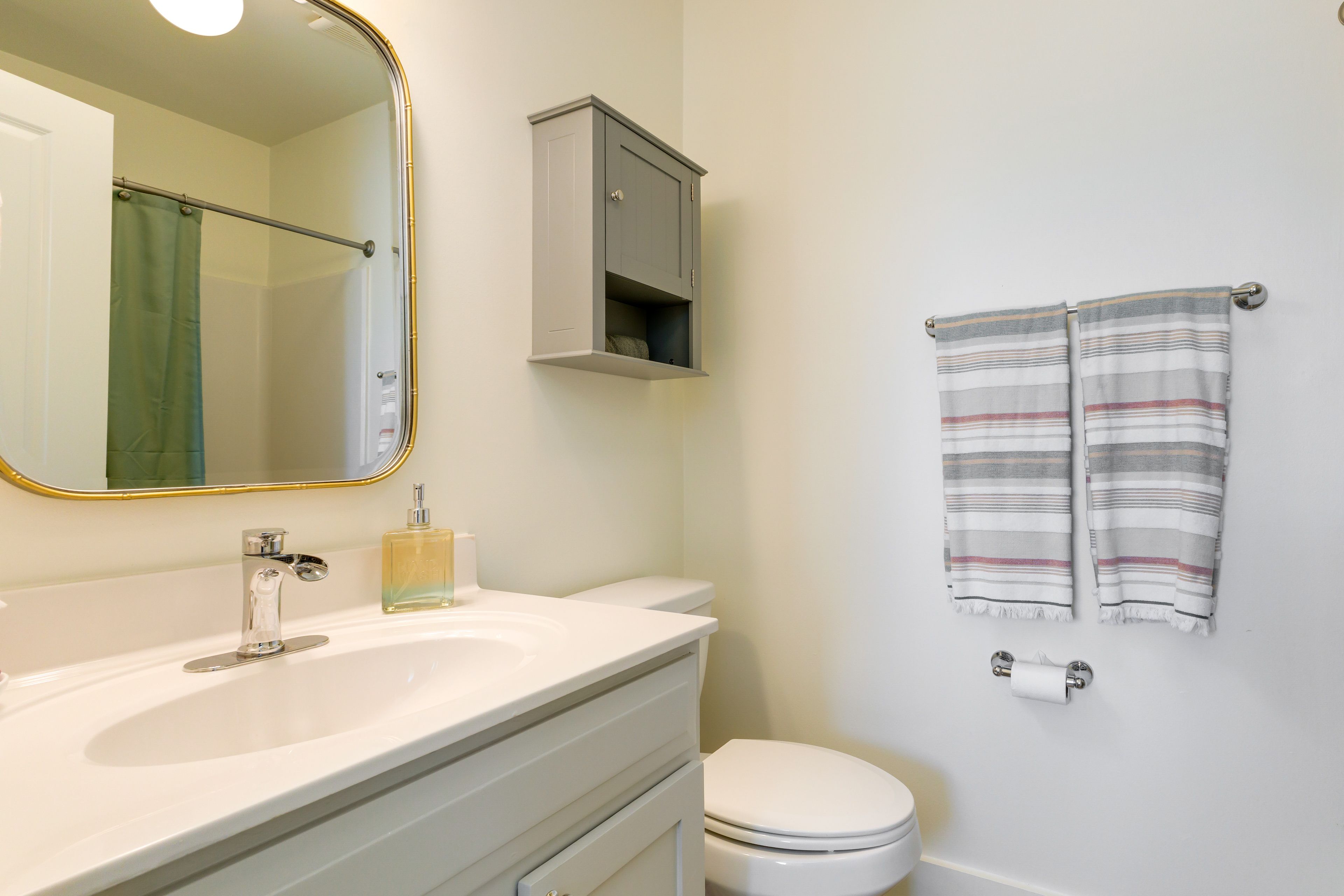 En-Suite Bathroom | Towels Provided
