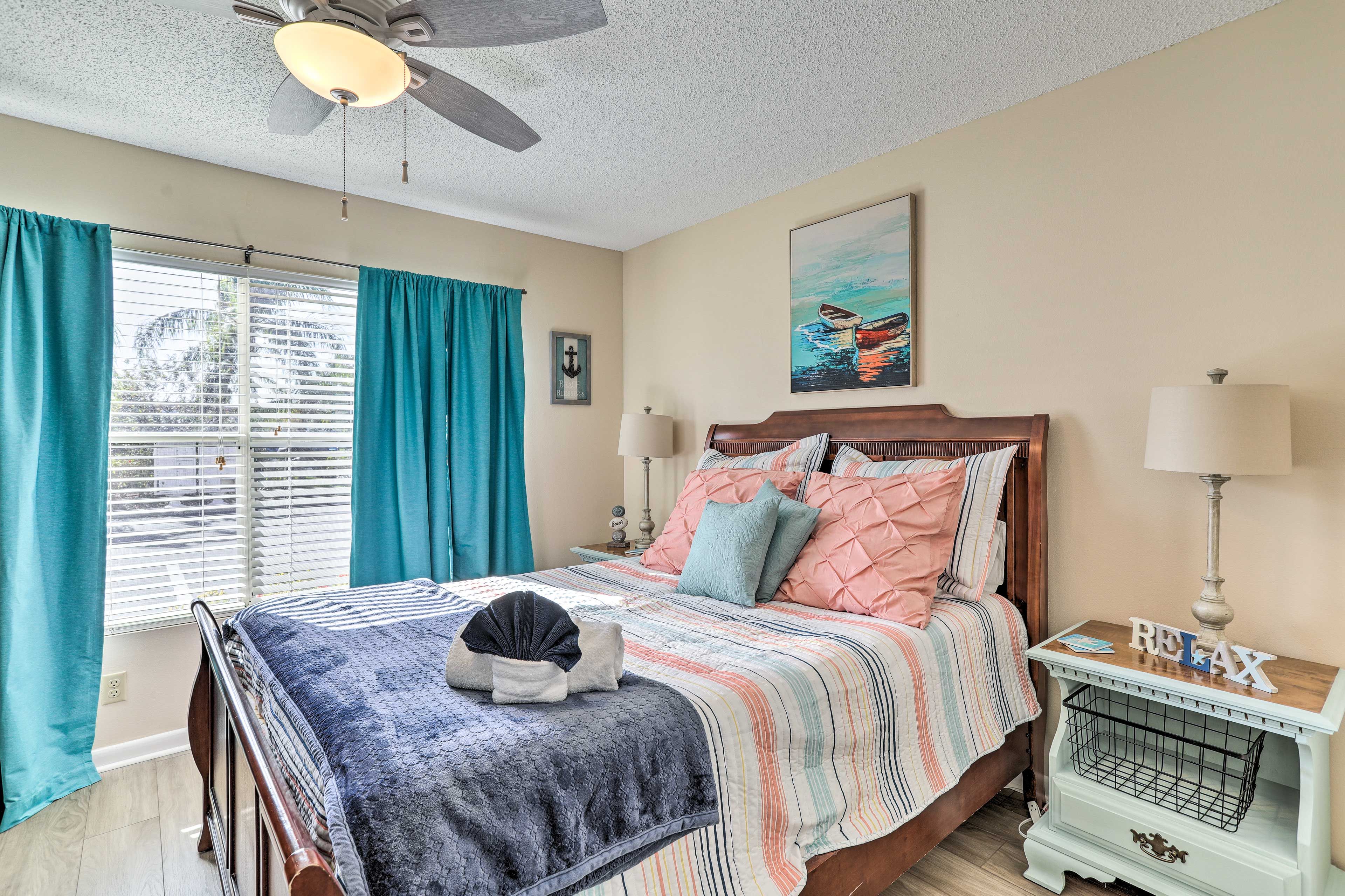 Bedroom 2 | Queen Bed | Cable TV | Additional Sleeping | Pack 'n Play