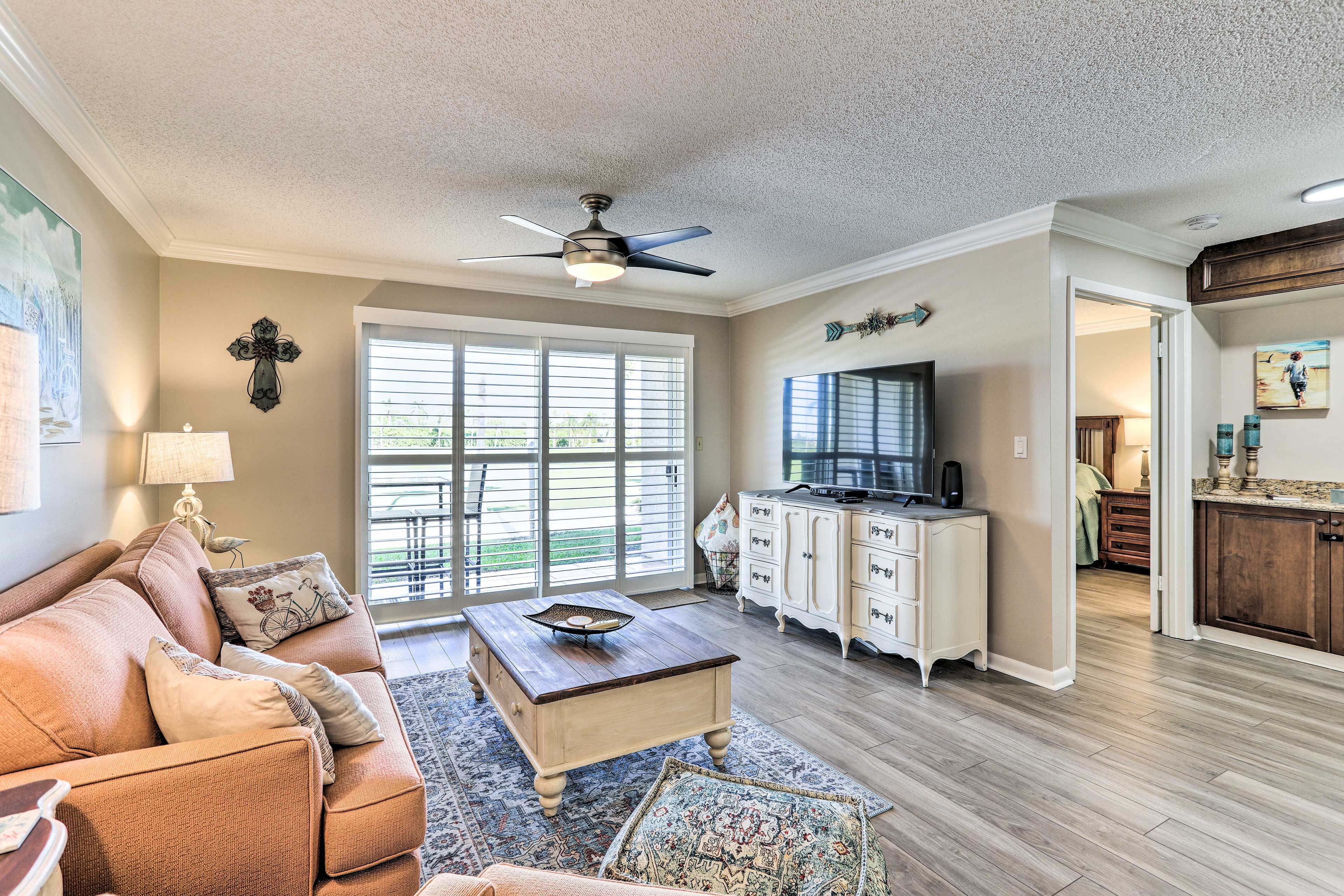 Living Room | Free WiFi | Central Heating & A/C | Sleeper Sofa
