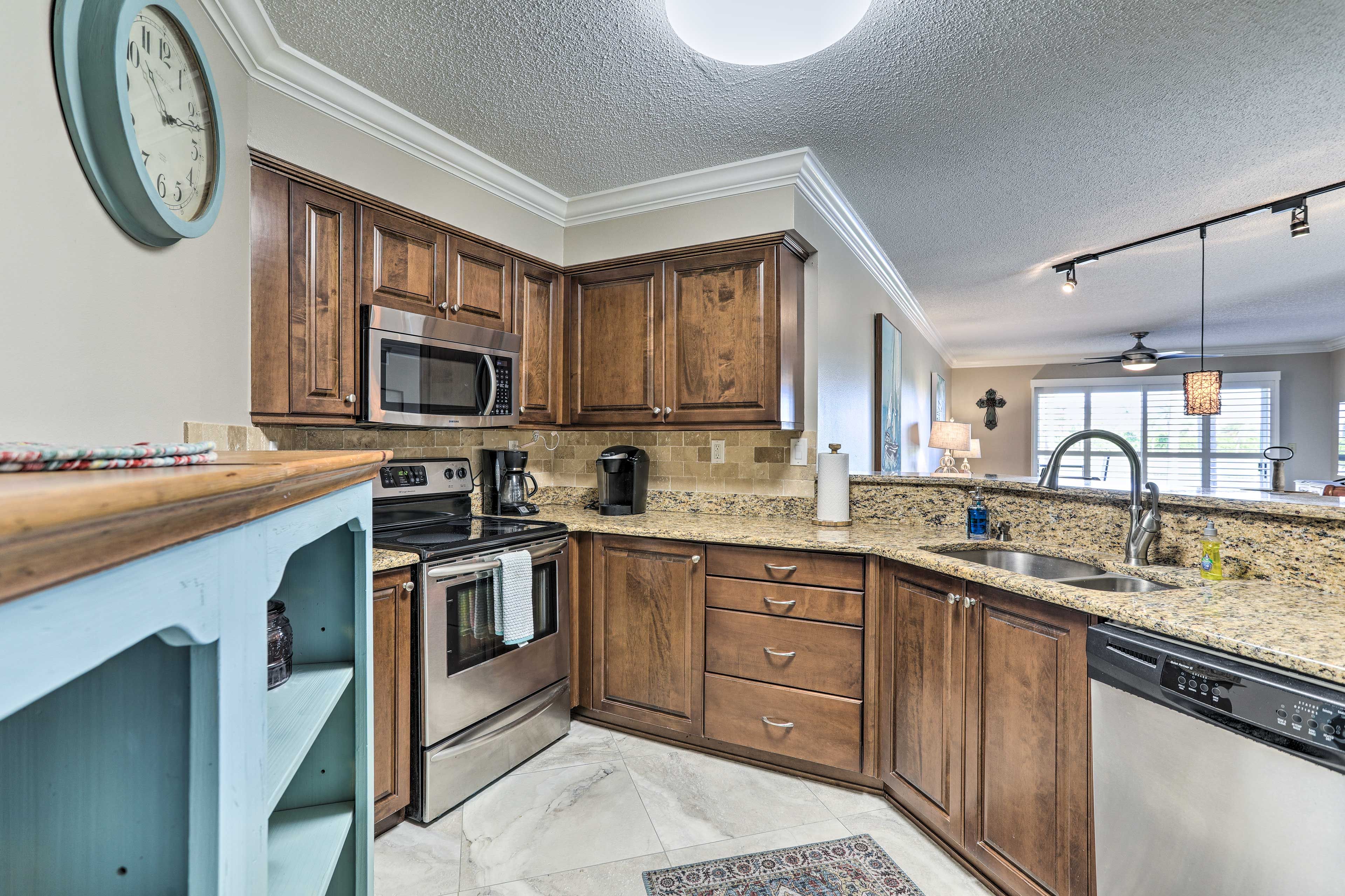 Kitchen | Drip & Keurig Coffee Makers | Blender | Toaster