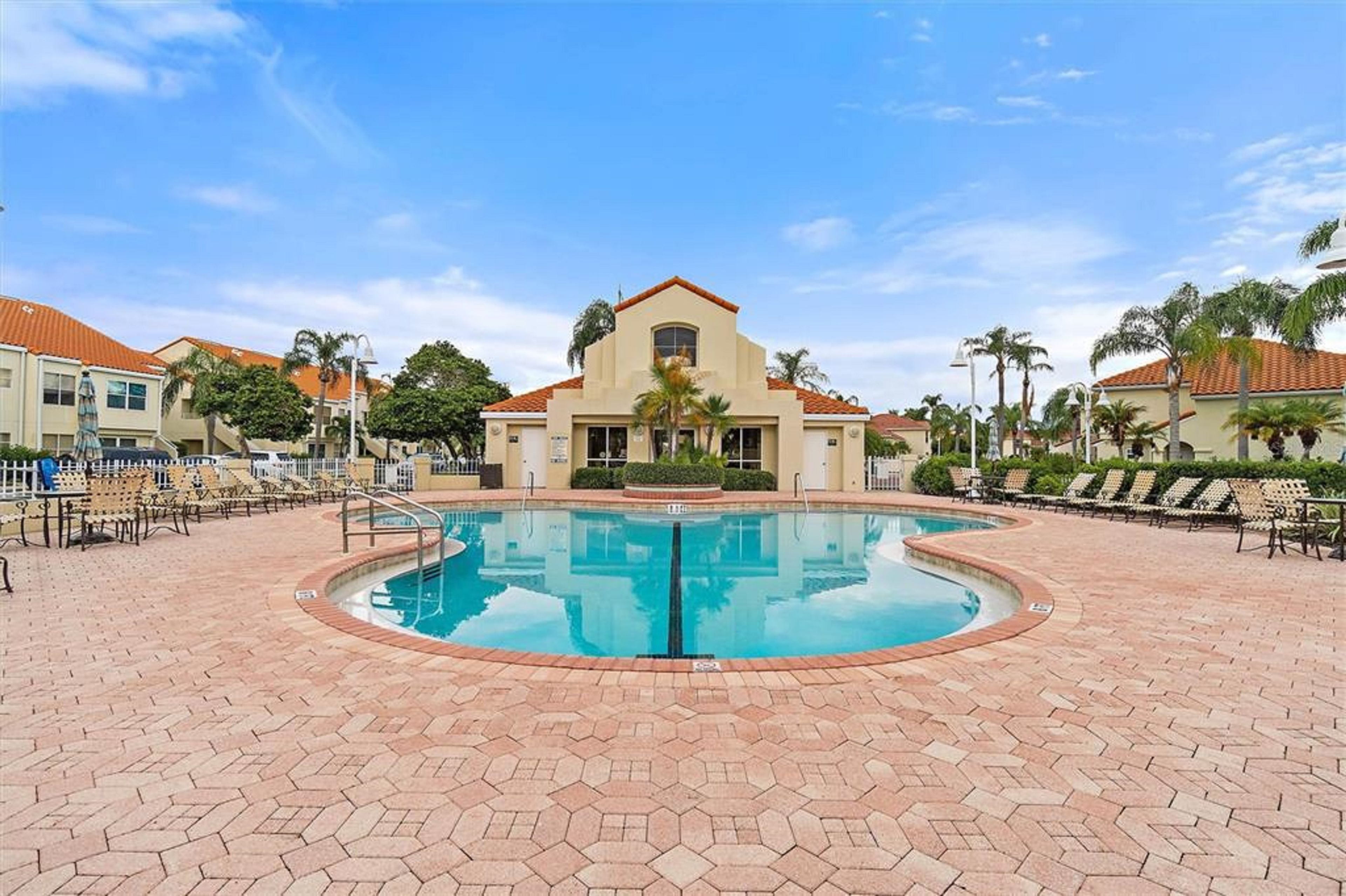 Community Pool | Hot Tub | Poolhouse