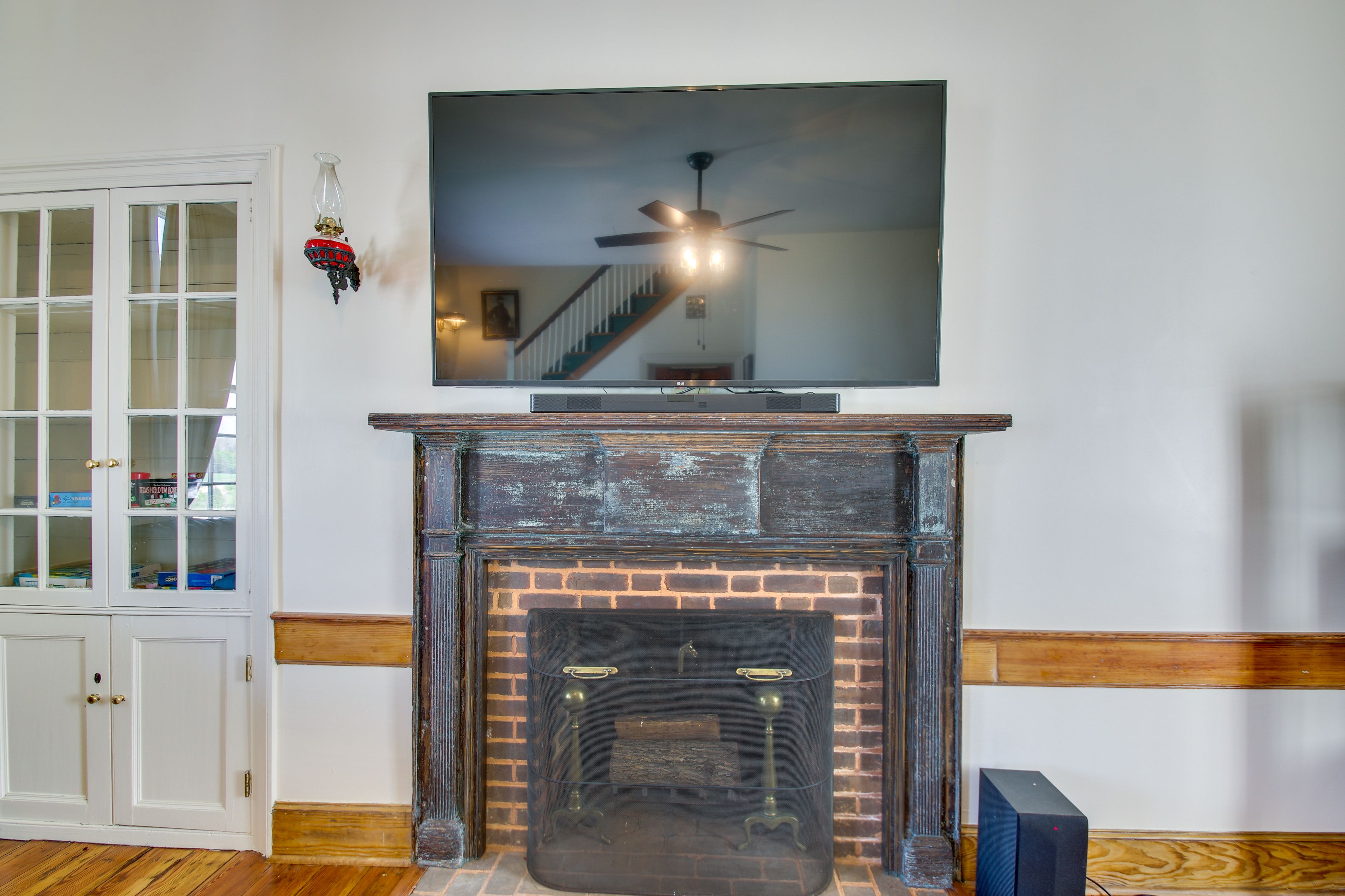 Fireplace (Decorative Only)