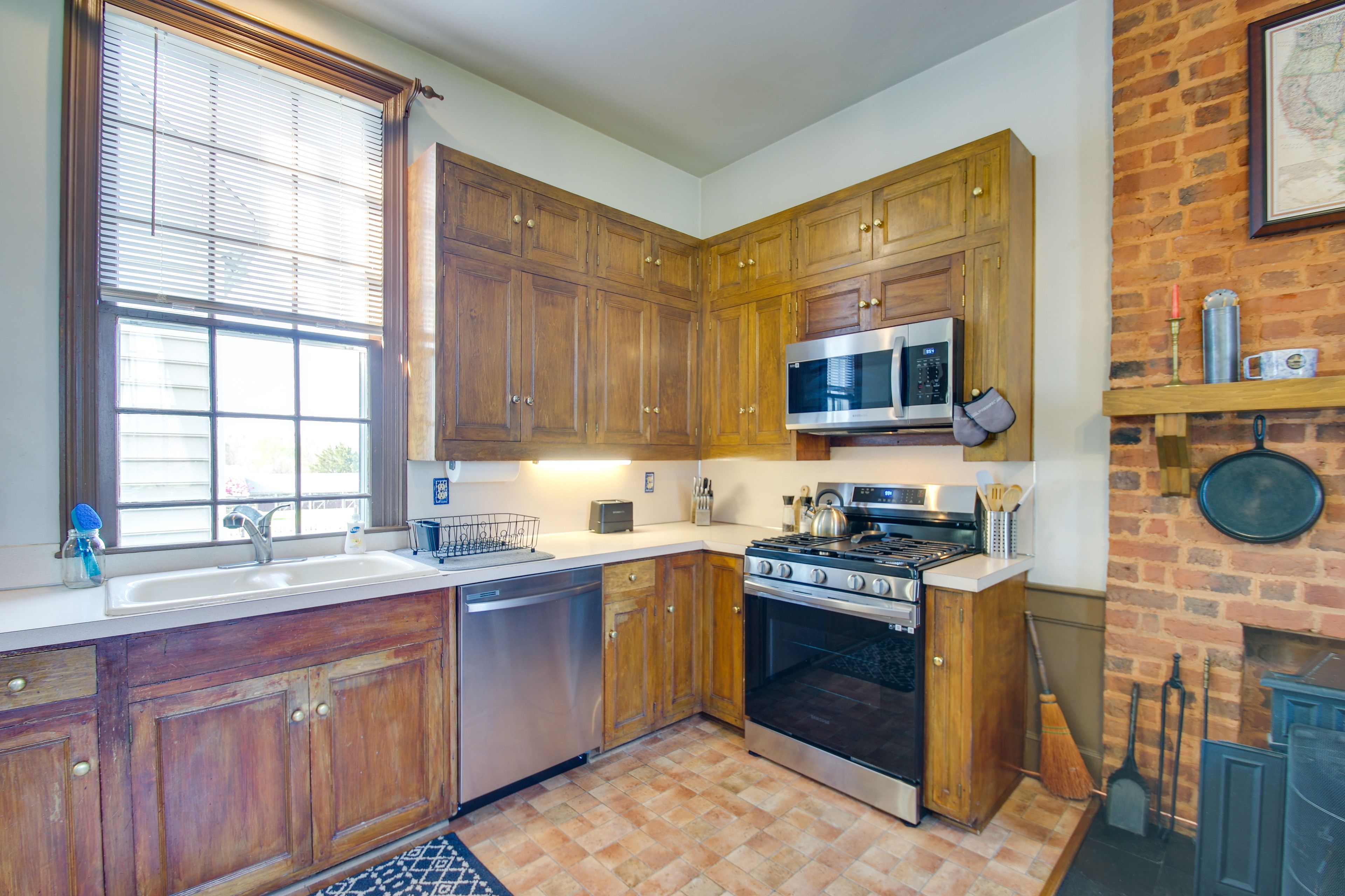 Kitchen | Cooking Basics | Coffee Maker | Trash Bags & Paper Towels Provided