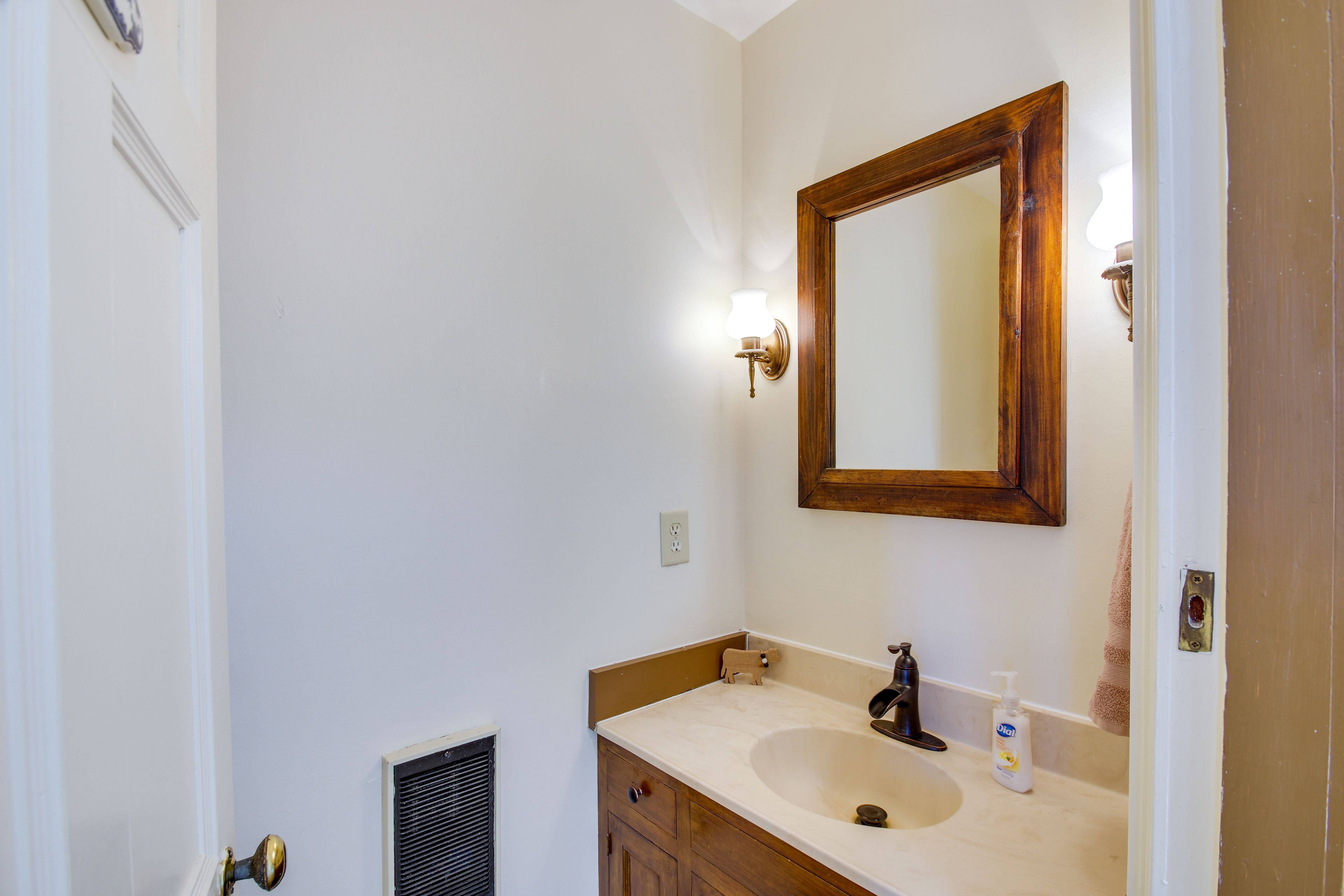 Half Bath | 1st Floor