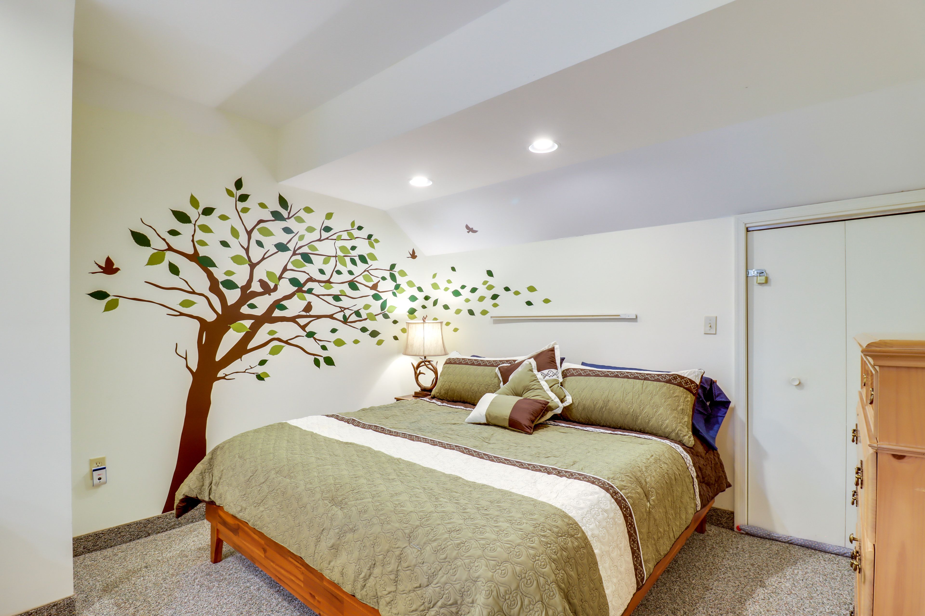 Bedroom 1 | King Bed | En-Suite Bathroom