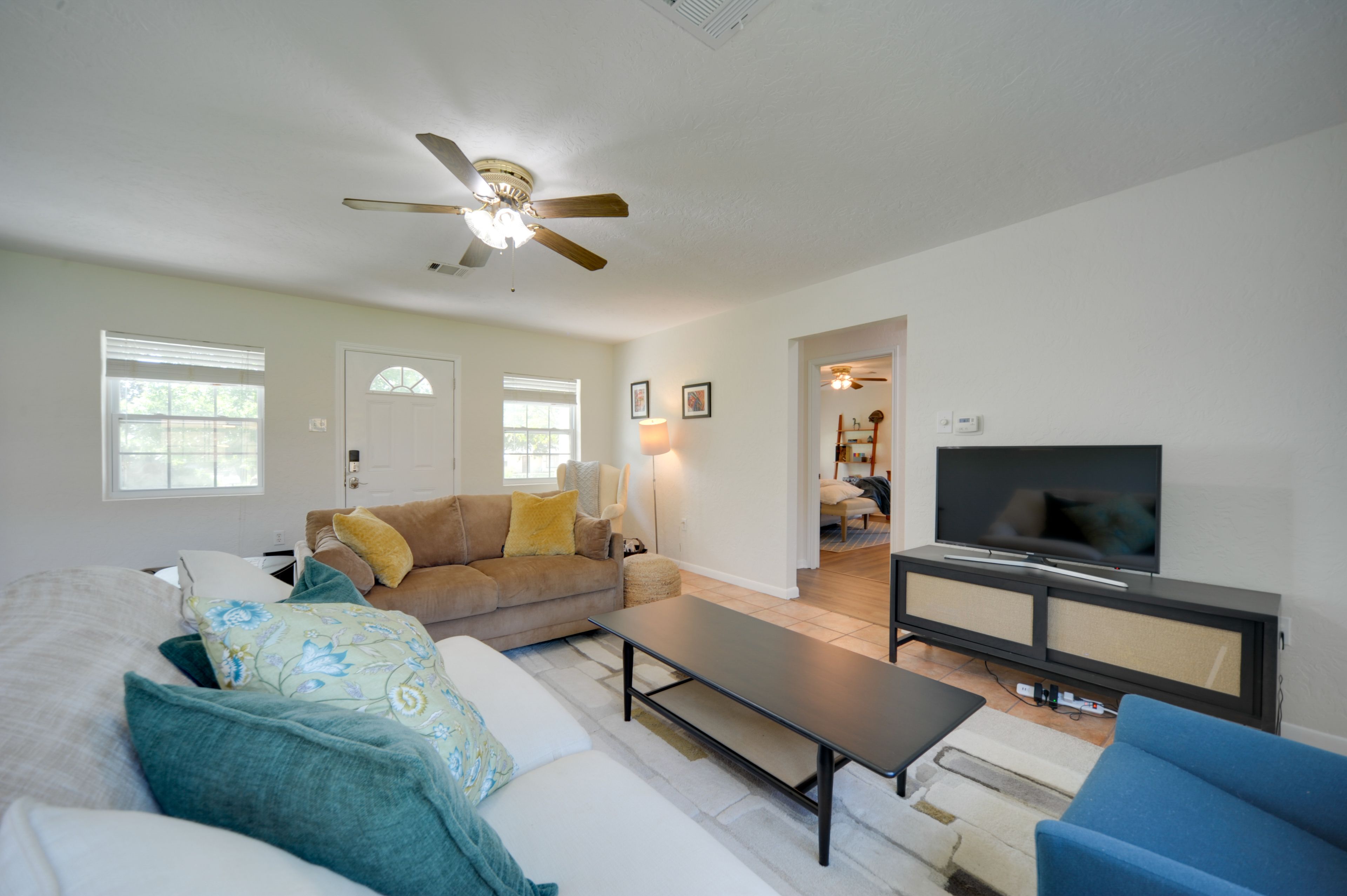 Living Room | Smart TV | WiFi | Central Heating & A/C | Sleeper Sofa