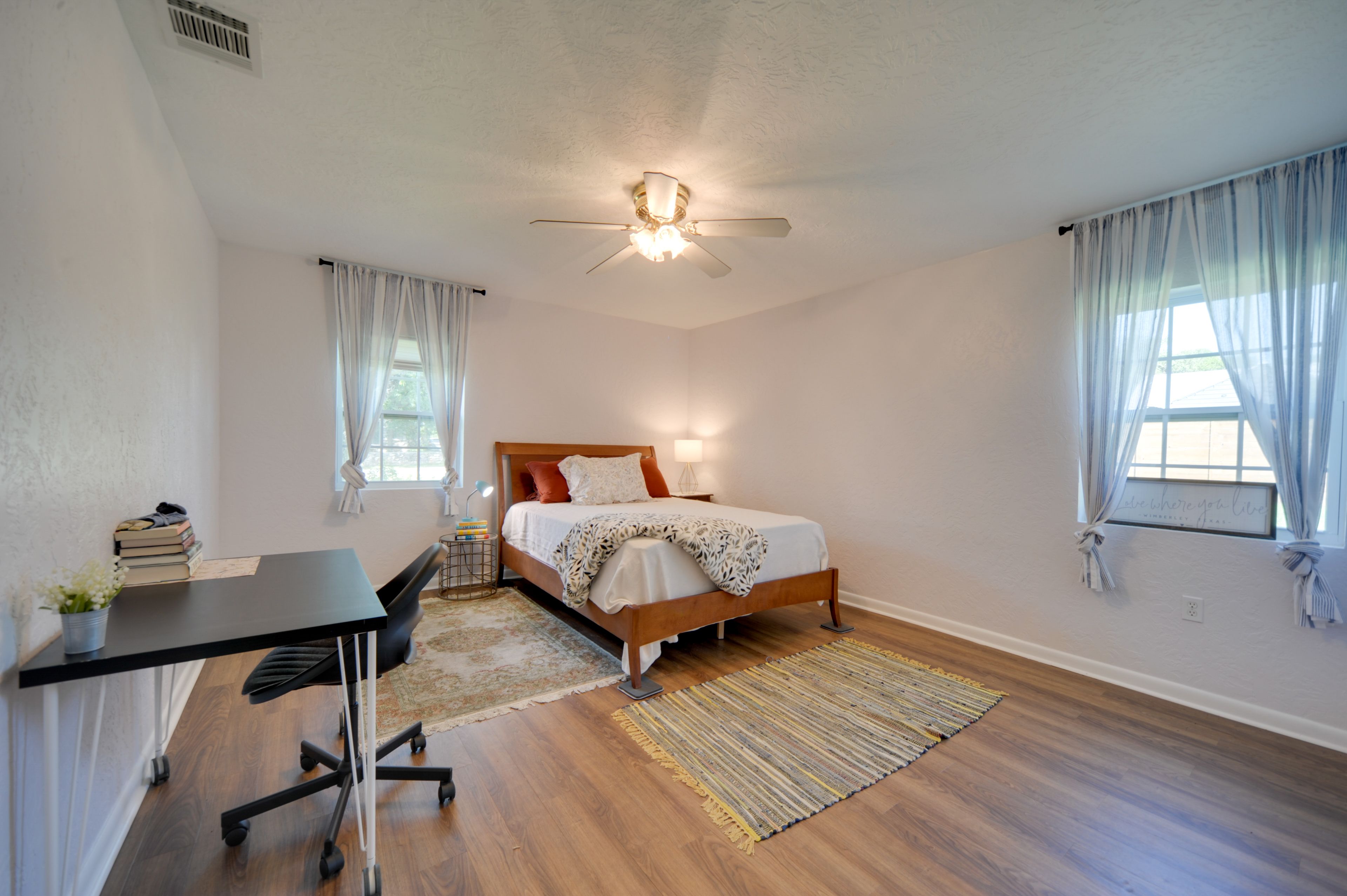 Bedroom 2 | Queen Bed | Desk Workspace