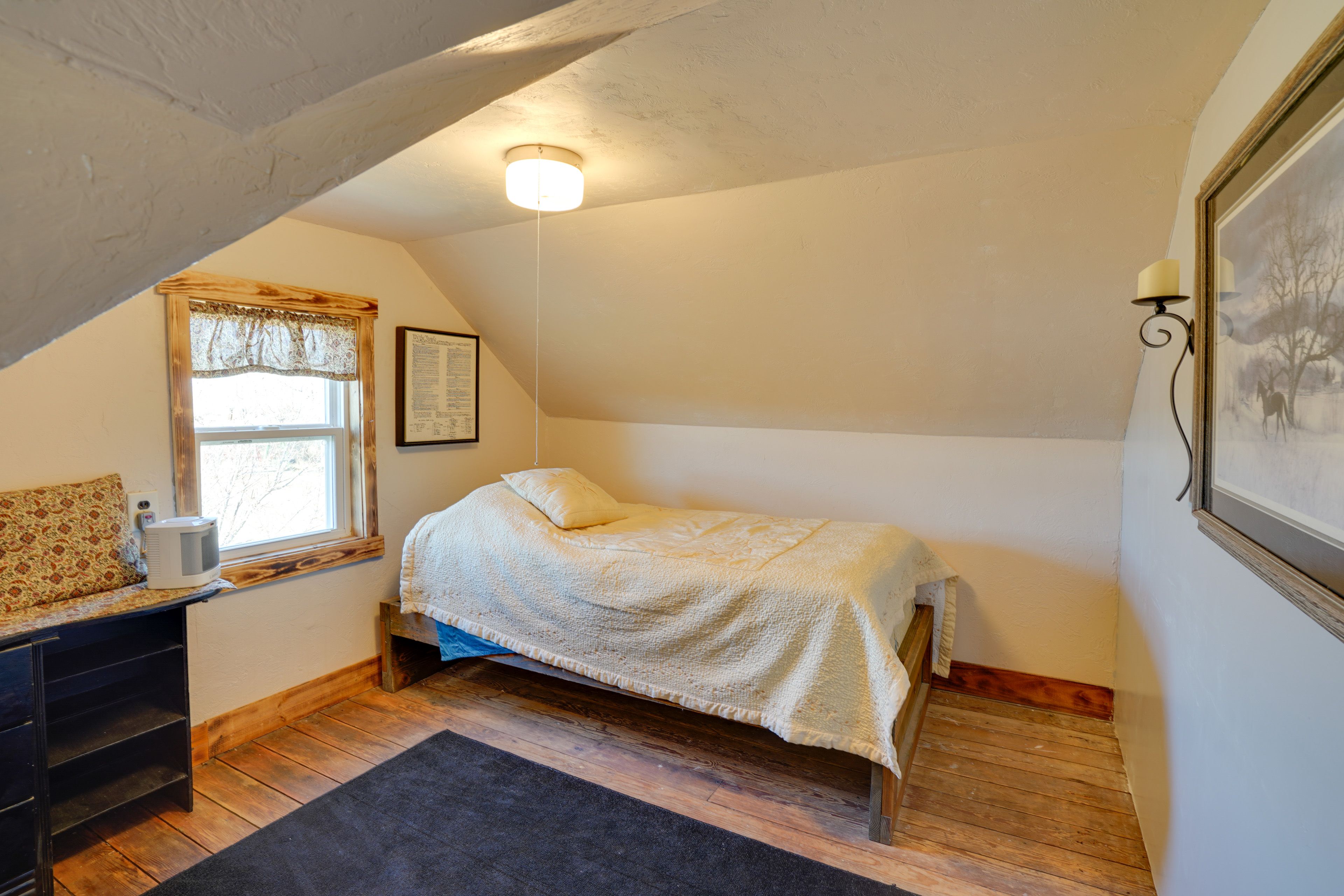 Bedroom 3 | Full Bed | 2nd Floor