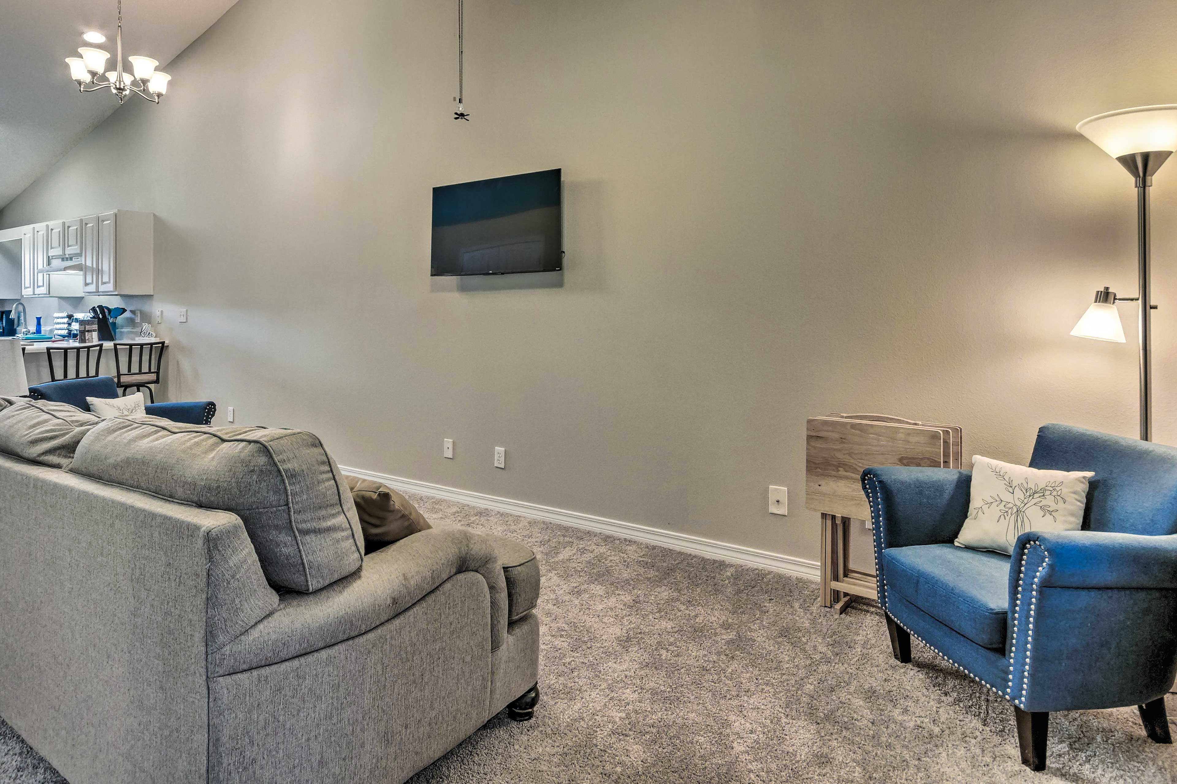 Living Area | Central A/C | Free WiFi | 4K Roku TV | Board Games & Books