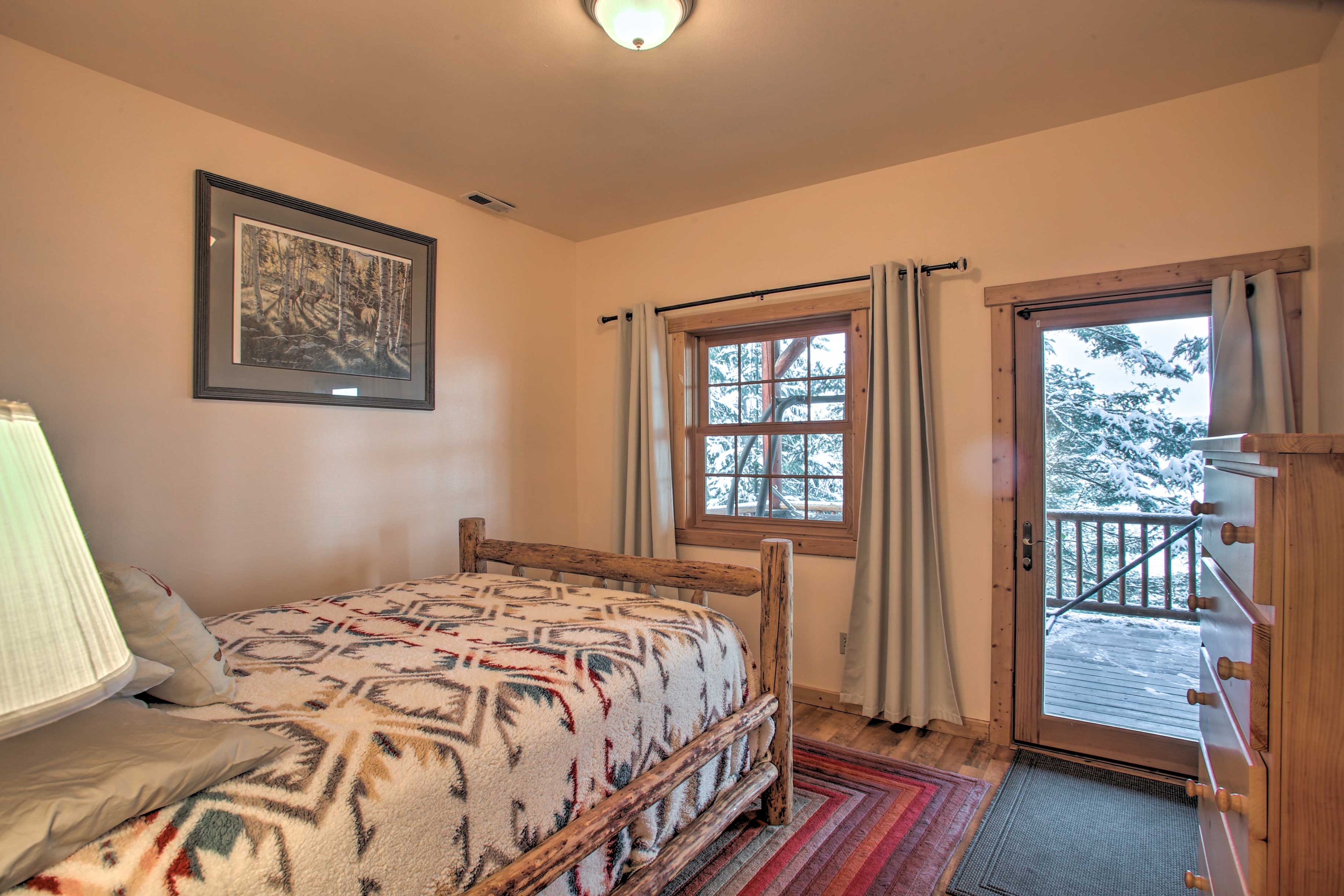 Bedroom 2 | Queen Bed