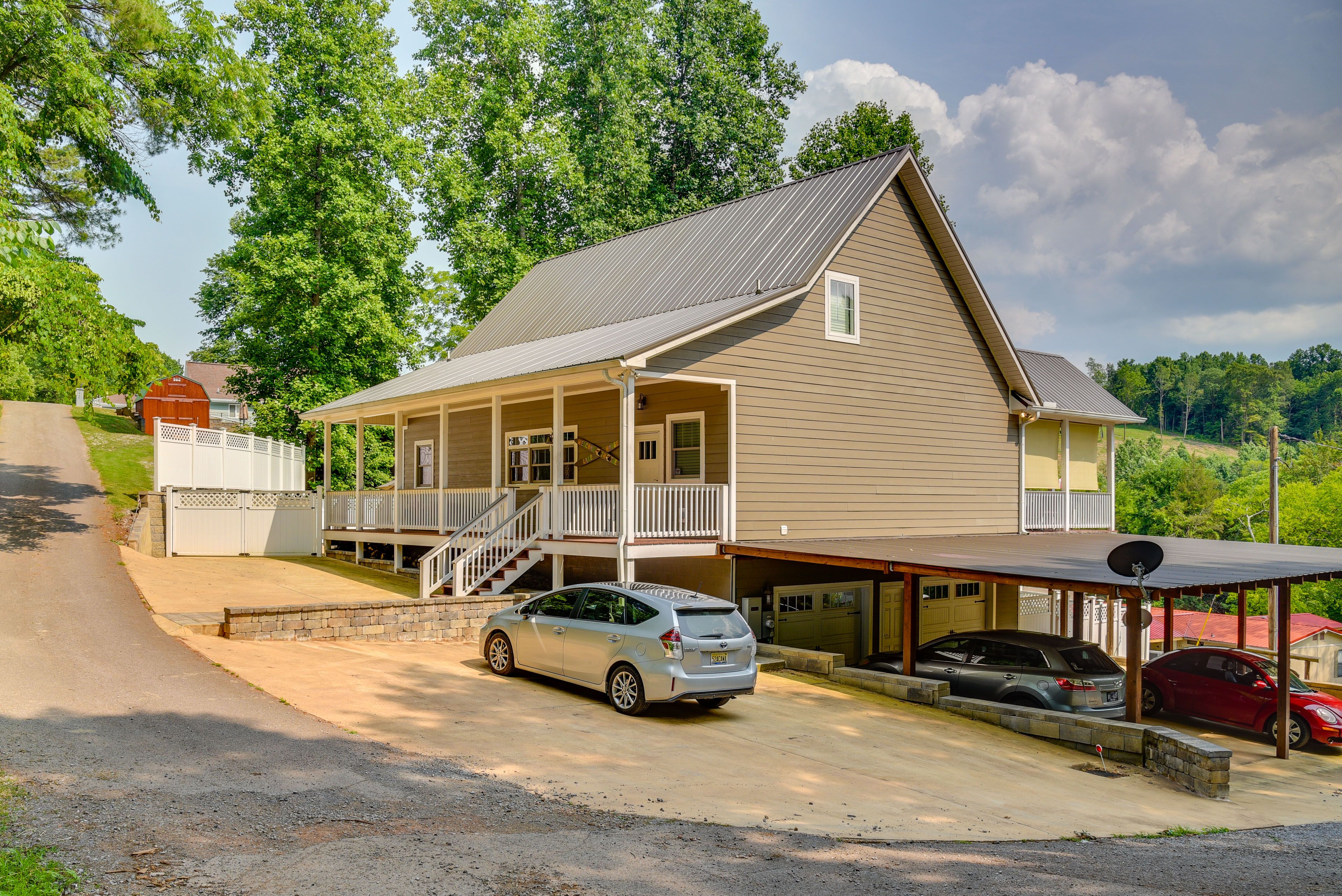 Parking | Carport (3 Vehicles) | Driveway (6 Vehicles) | RV/Trailer Parking