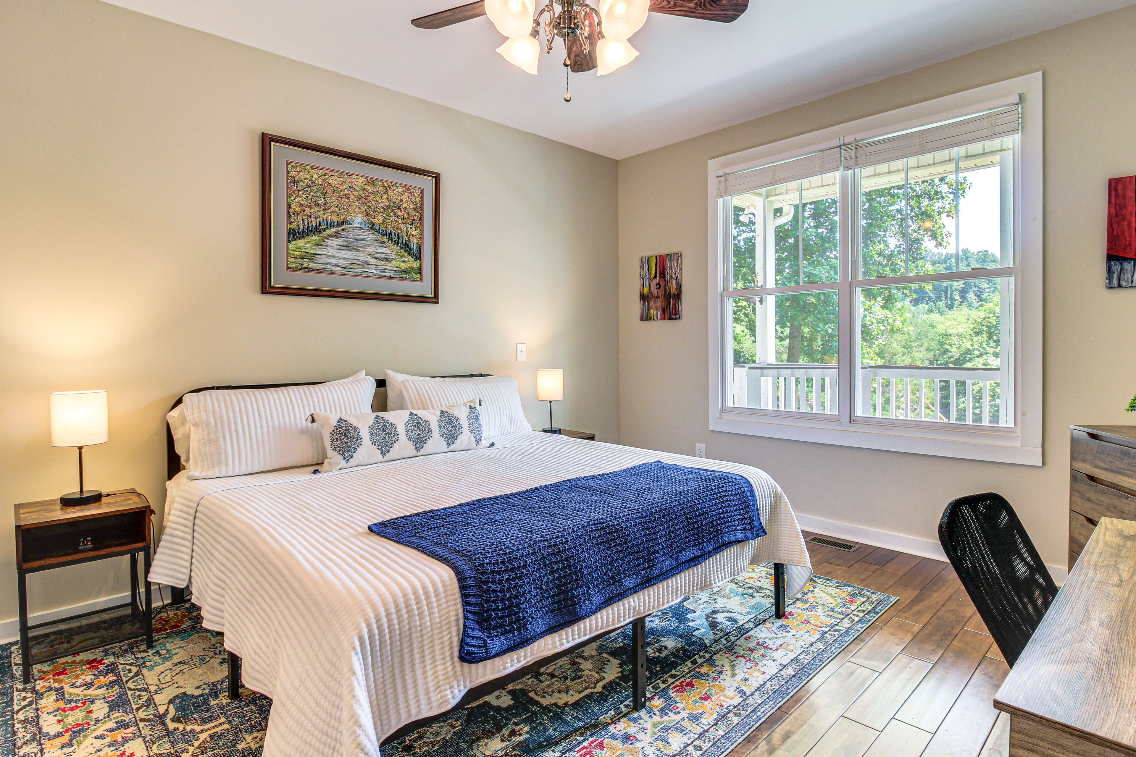 Bedroom 1 | King Bed | 1st Floor | Smart TV