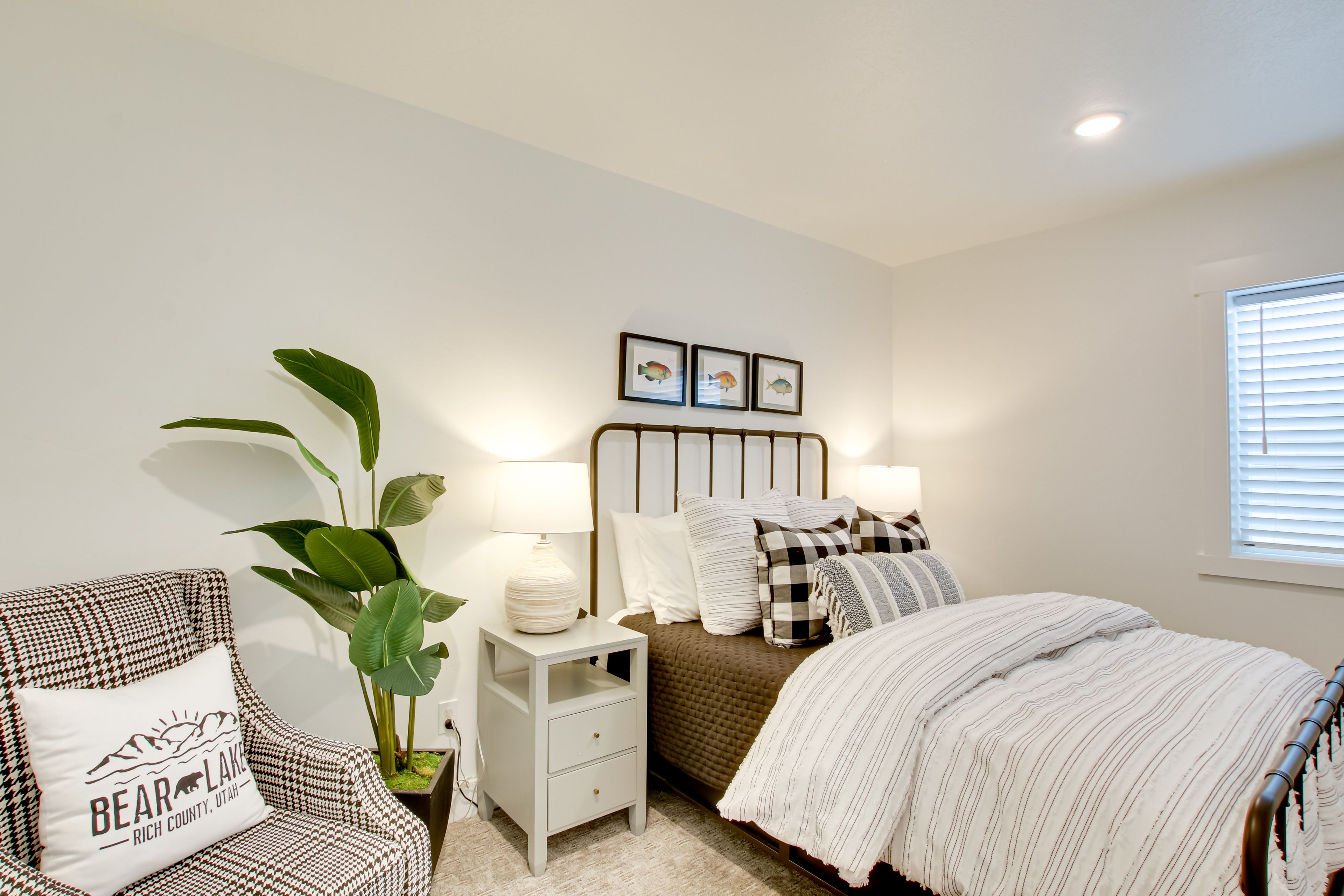 Bedroom 3 (Fish Room) | Queen Bed | 2nd Floor