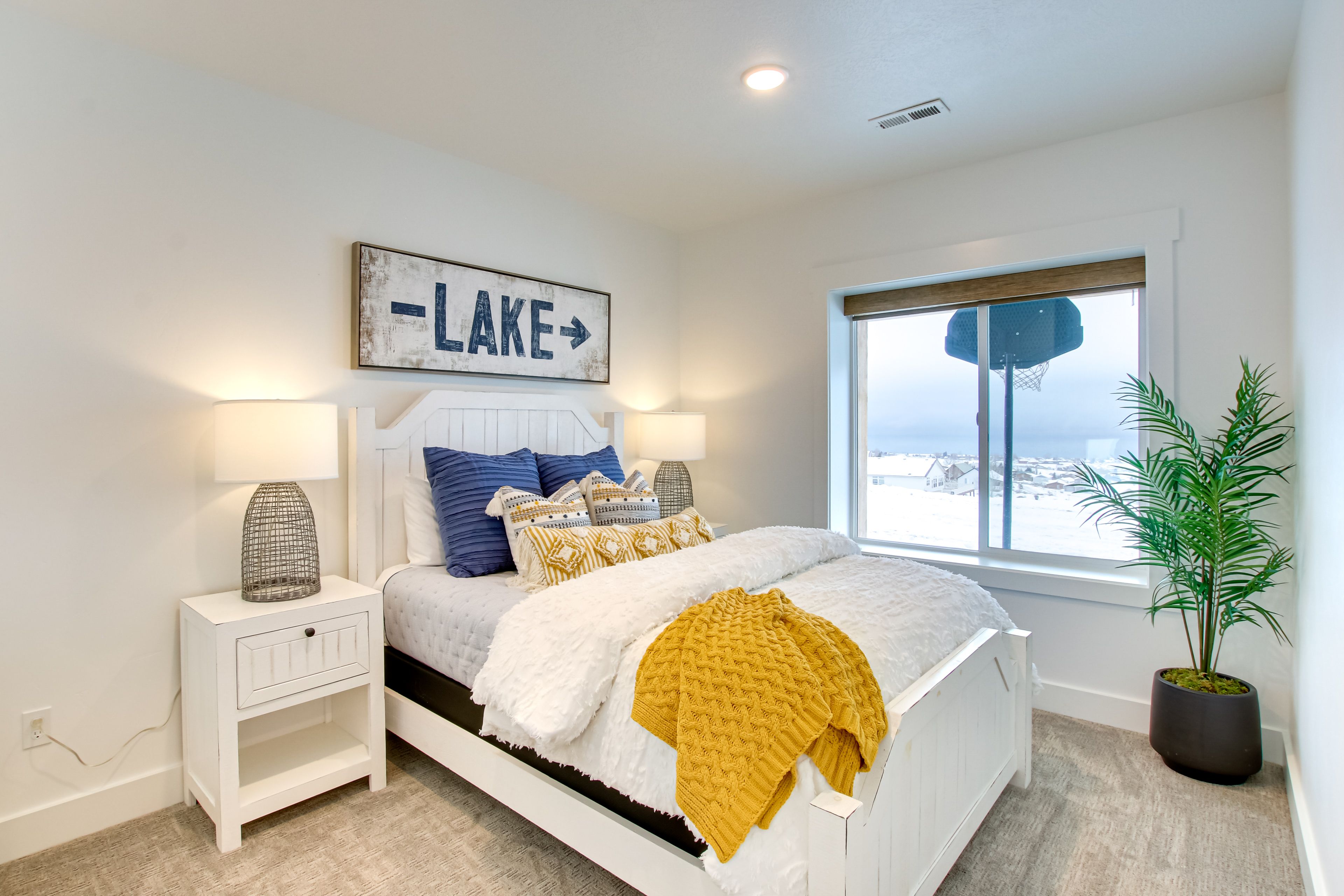 Bedroom 4 (Lake Room) | Queen Bed | 1st Floor