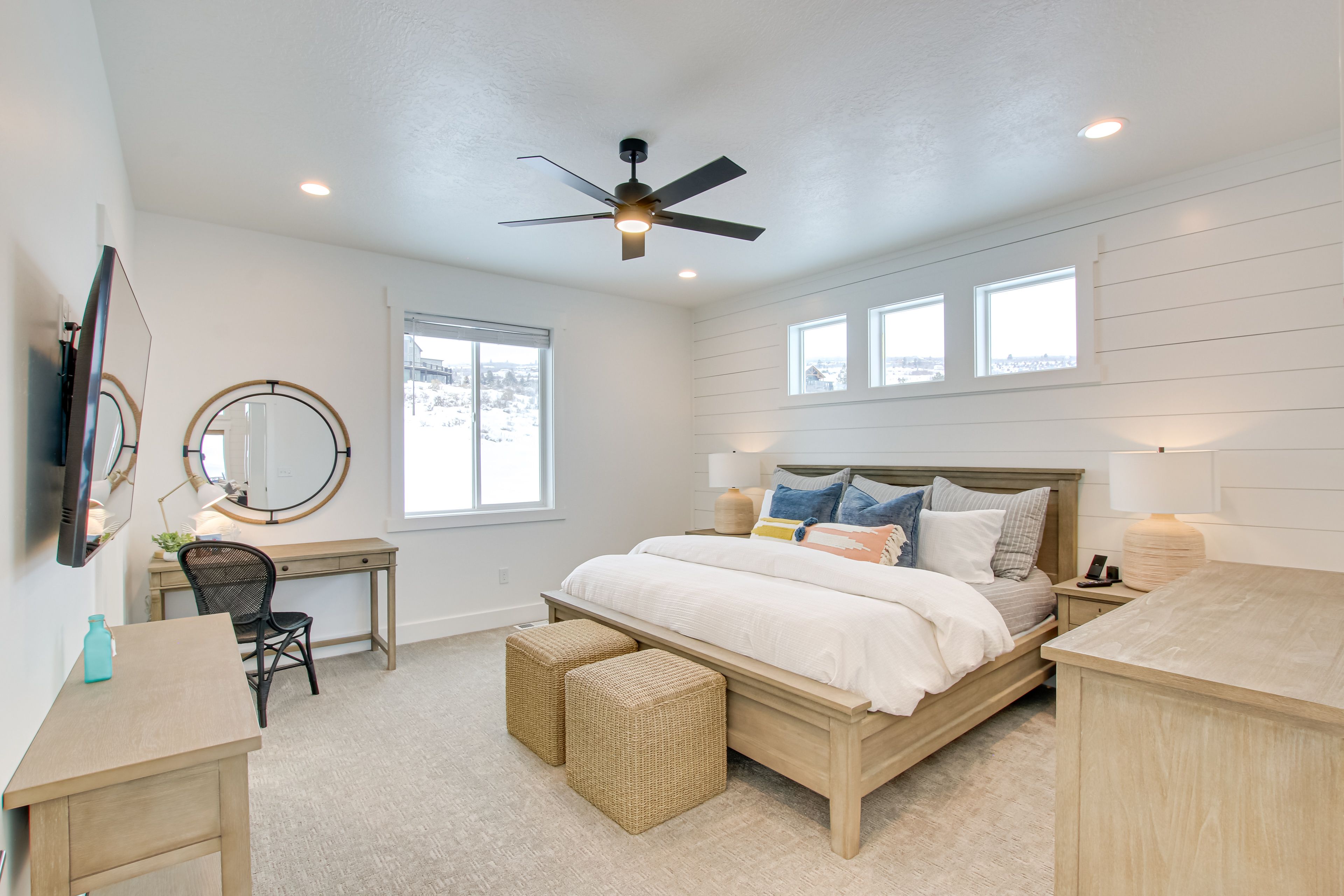 Bedroom Suite | King Bed | 2nd Floor | Linens Provided | Smart TV