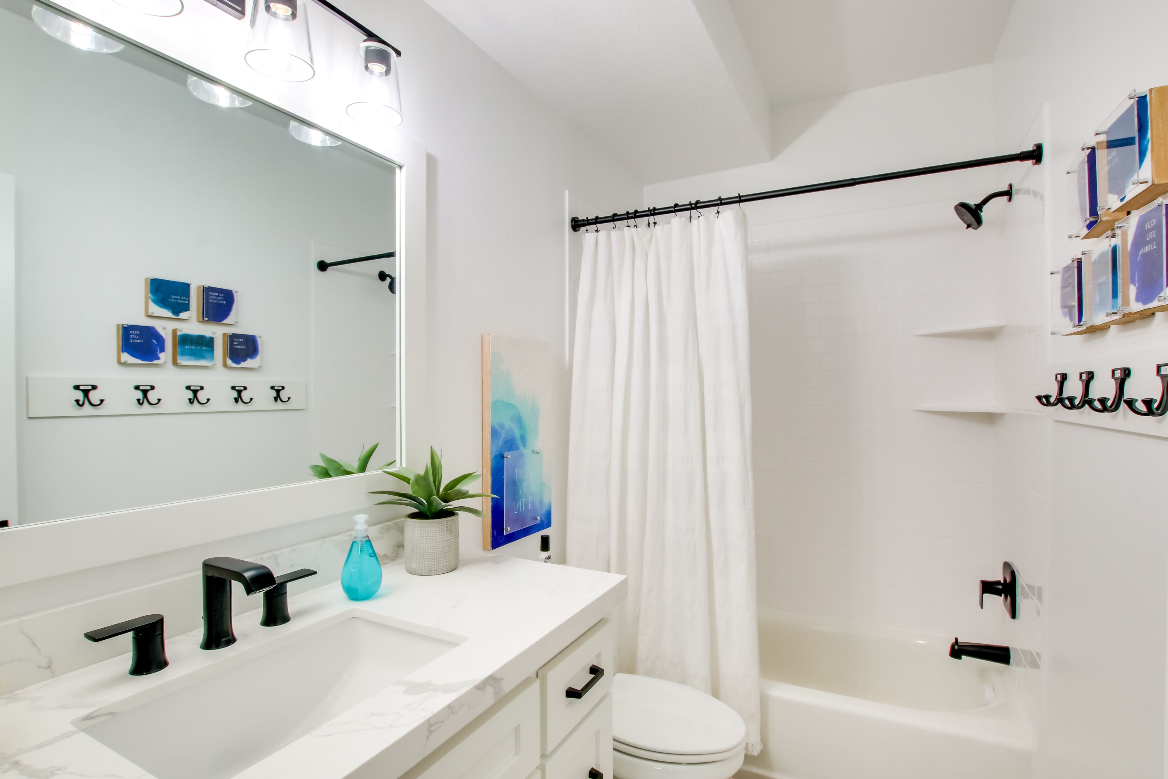 Full Bathroom | 1st Floor