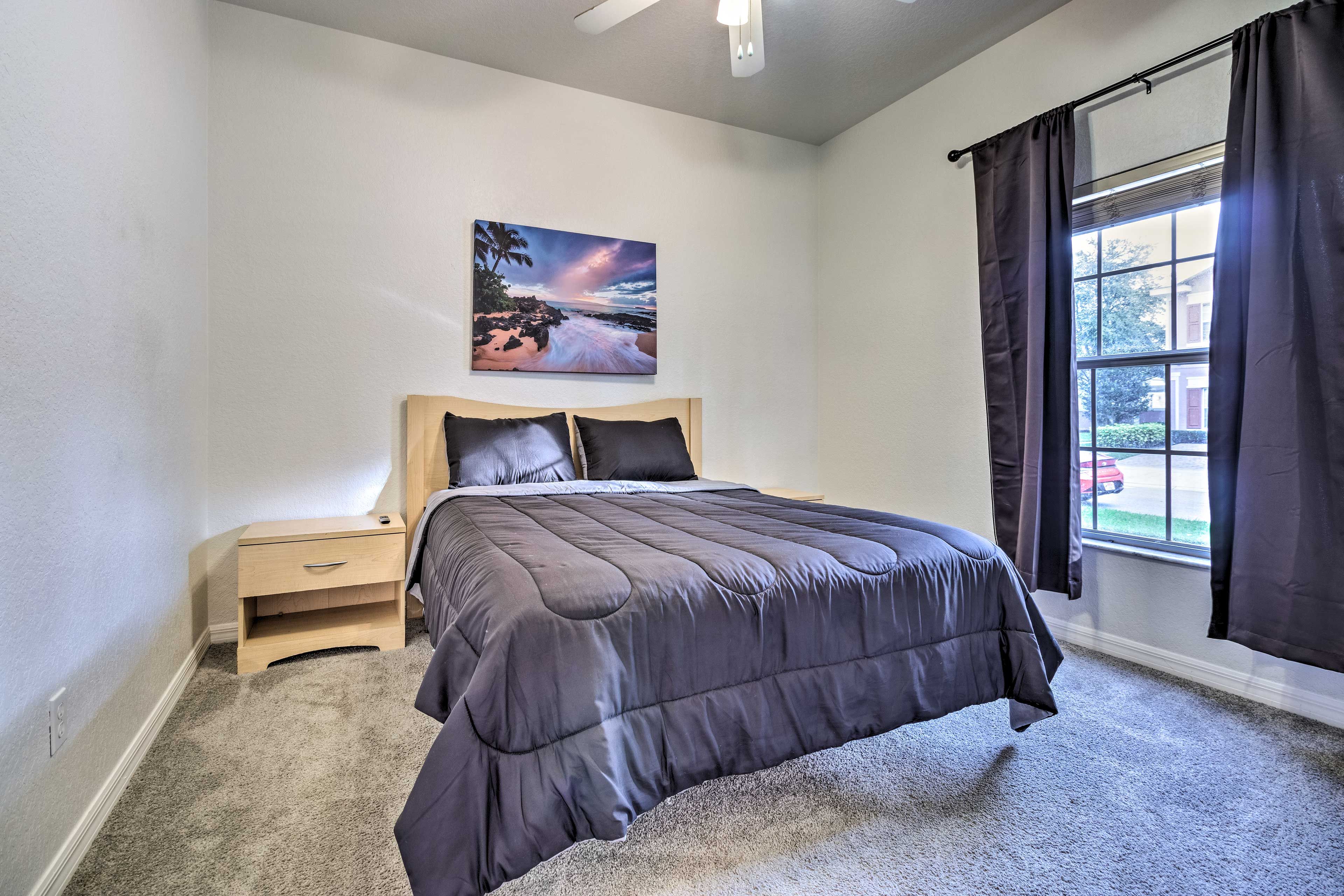 Bedroom 2 | 1st Floor | Queen Bed | Smart TV