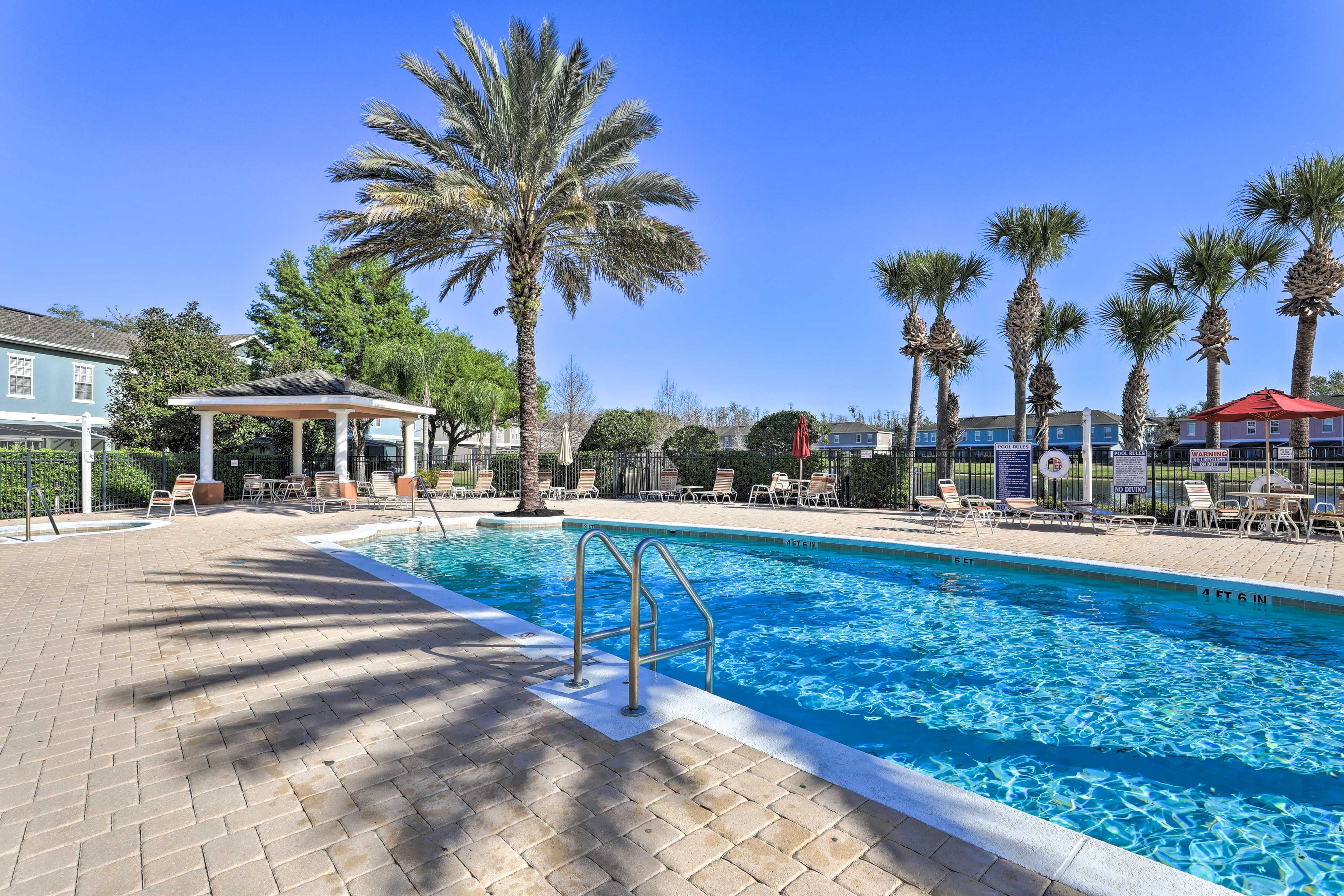 Community Pool & Hot Tubs
