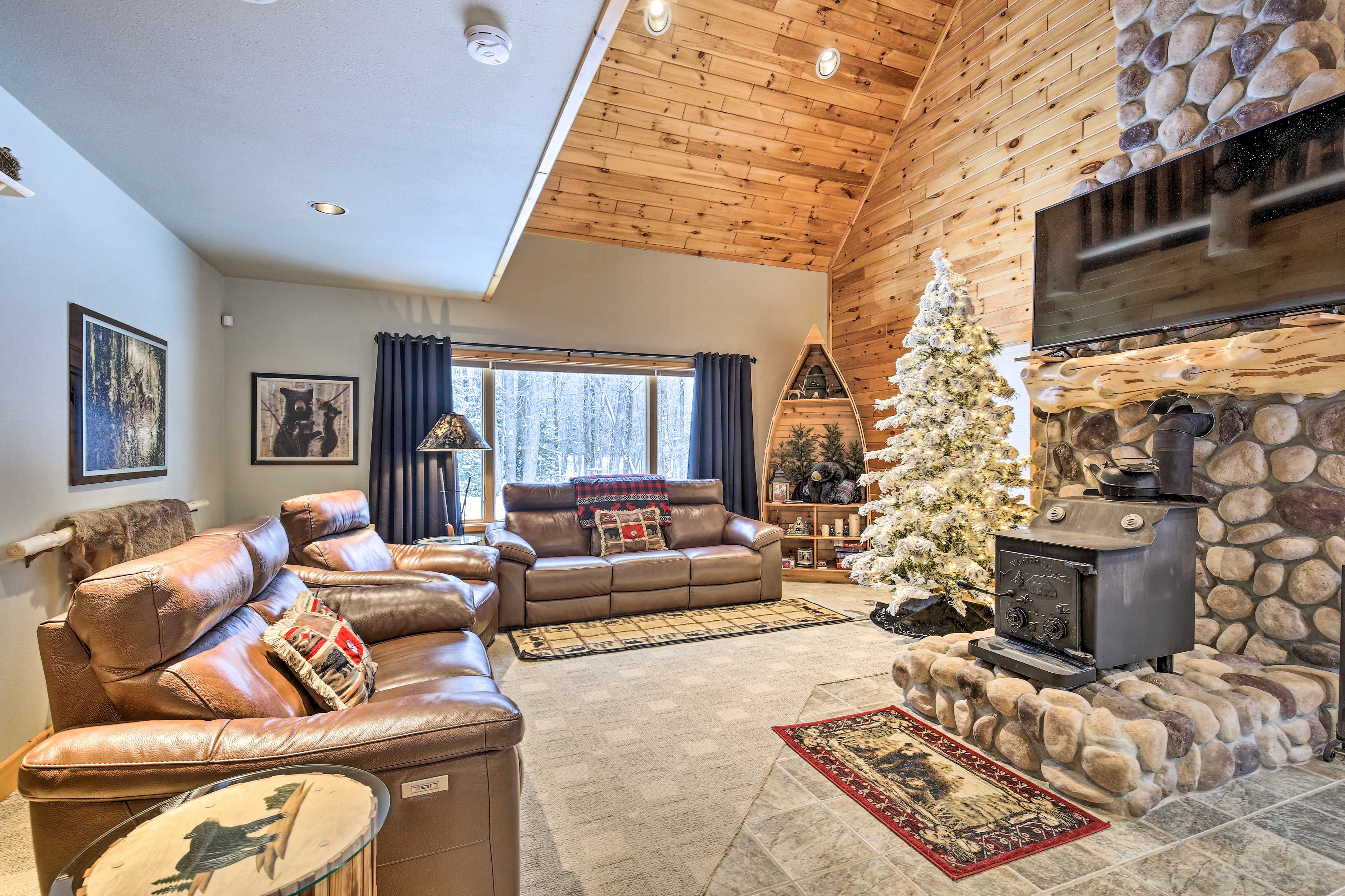 Living Room | Flat-Screen TV | Wood-Burning Stove | Board Games