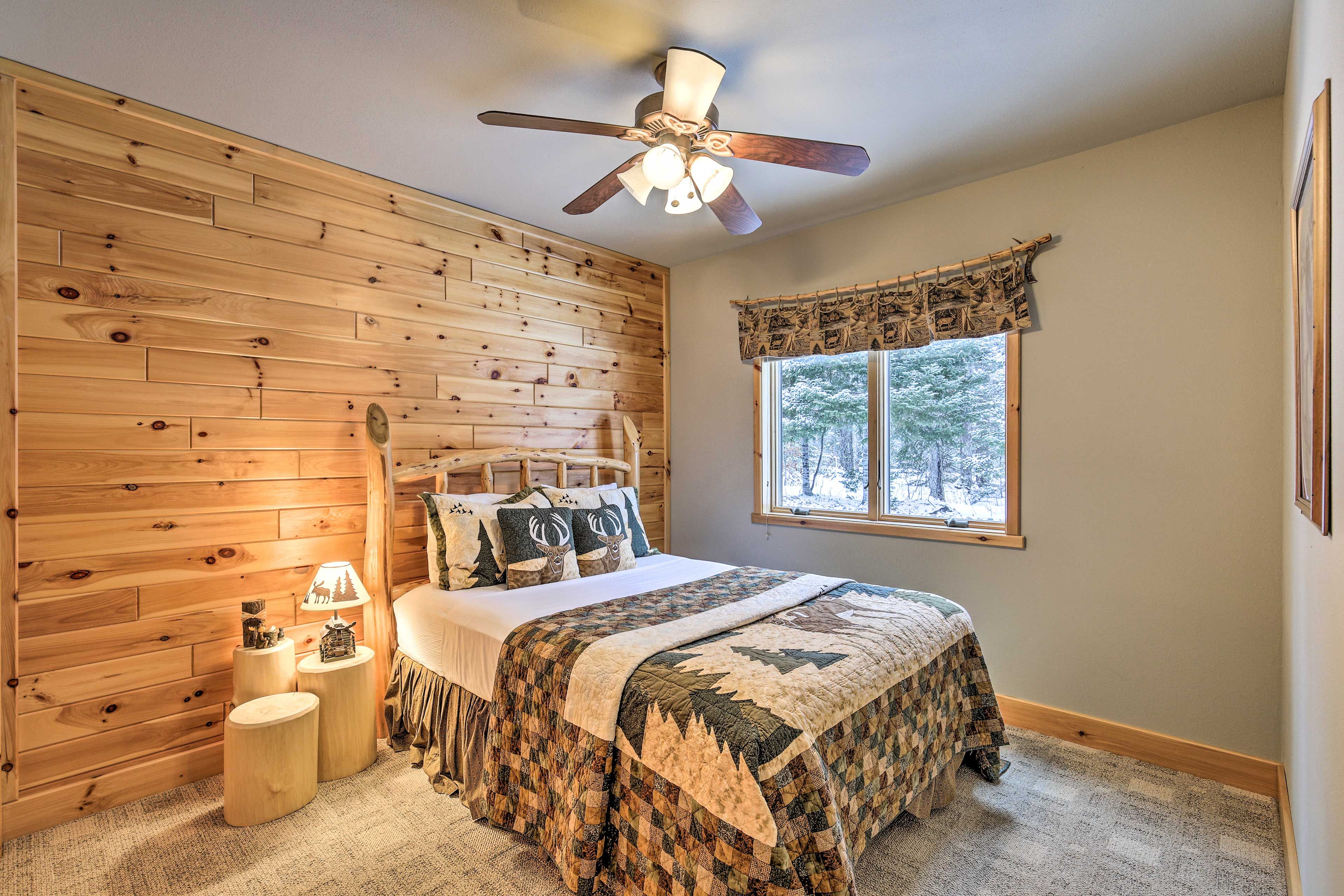 Bedroom | King Bed | 1st Floor | Linens Provided | Hangers