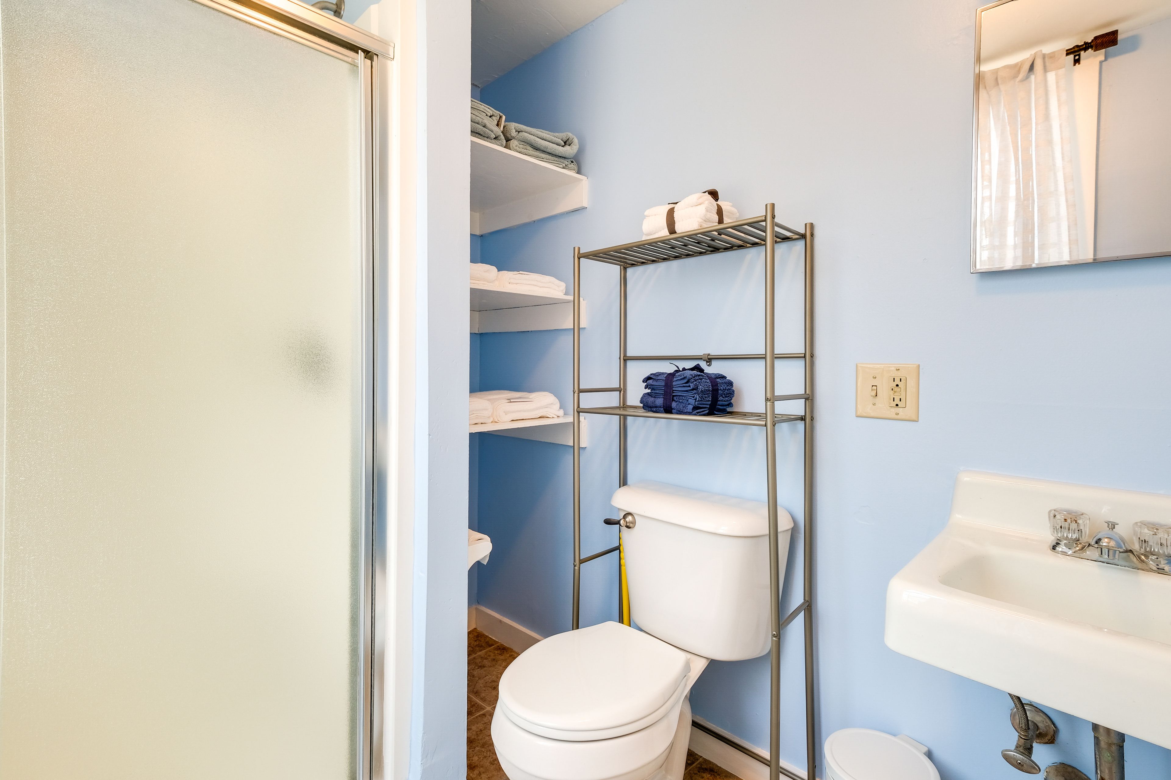 Full Bathroom | Complimentary Toiletries | Towels Provided | Hair Dryer