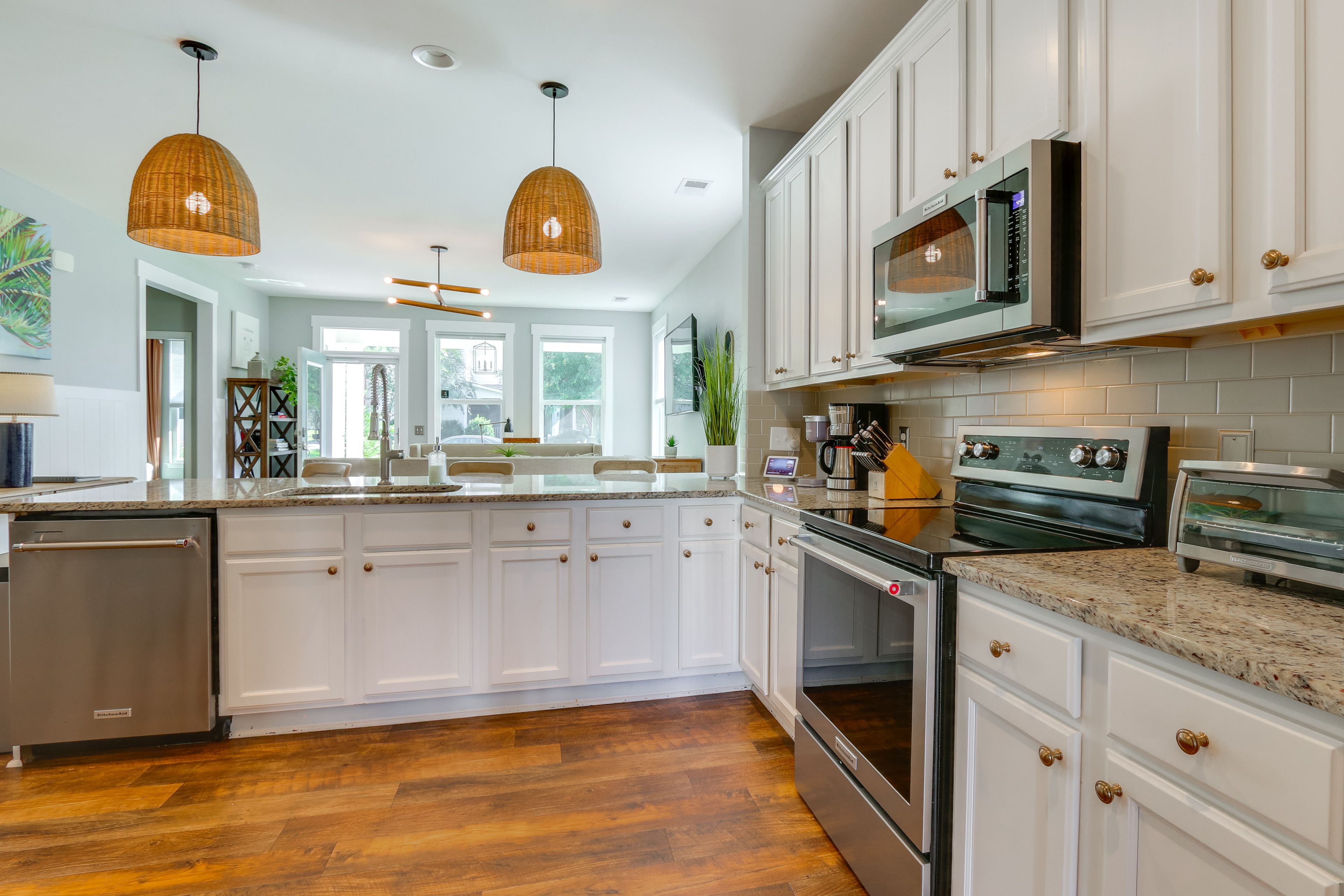Kitchen | Cooking Basics | Coffee Maker | Paper Towels/Trash Bags Provided