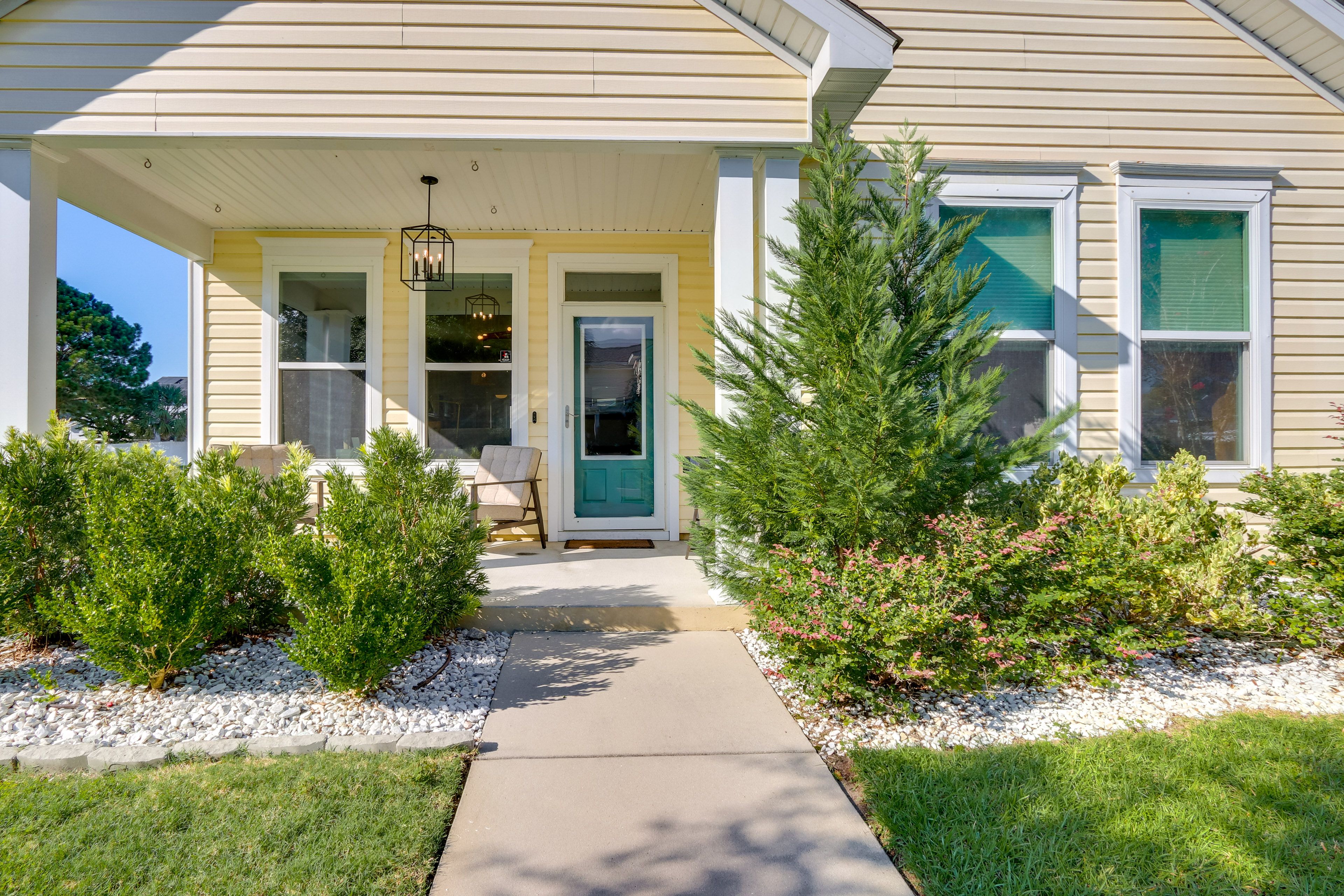 Front Exterior | Covered Porch