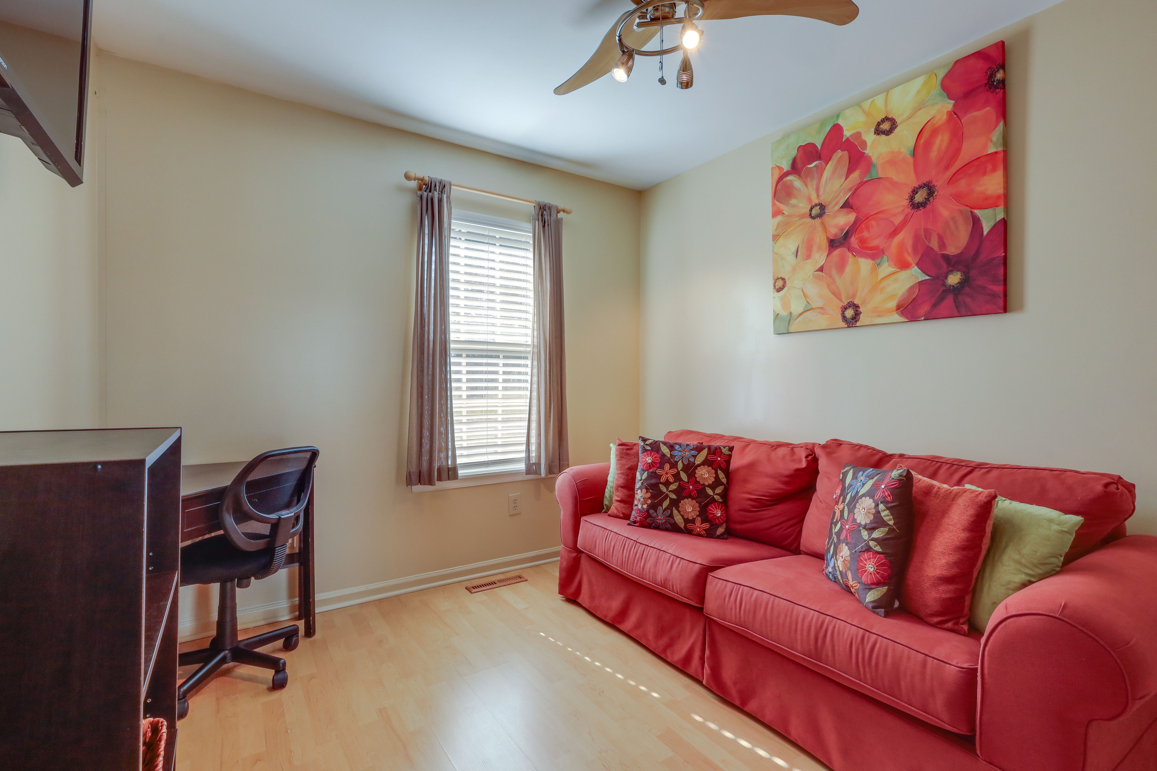 Office | Queen Sleeper Sofa | Smart TV