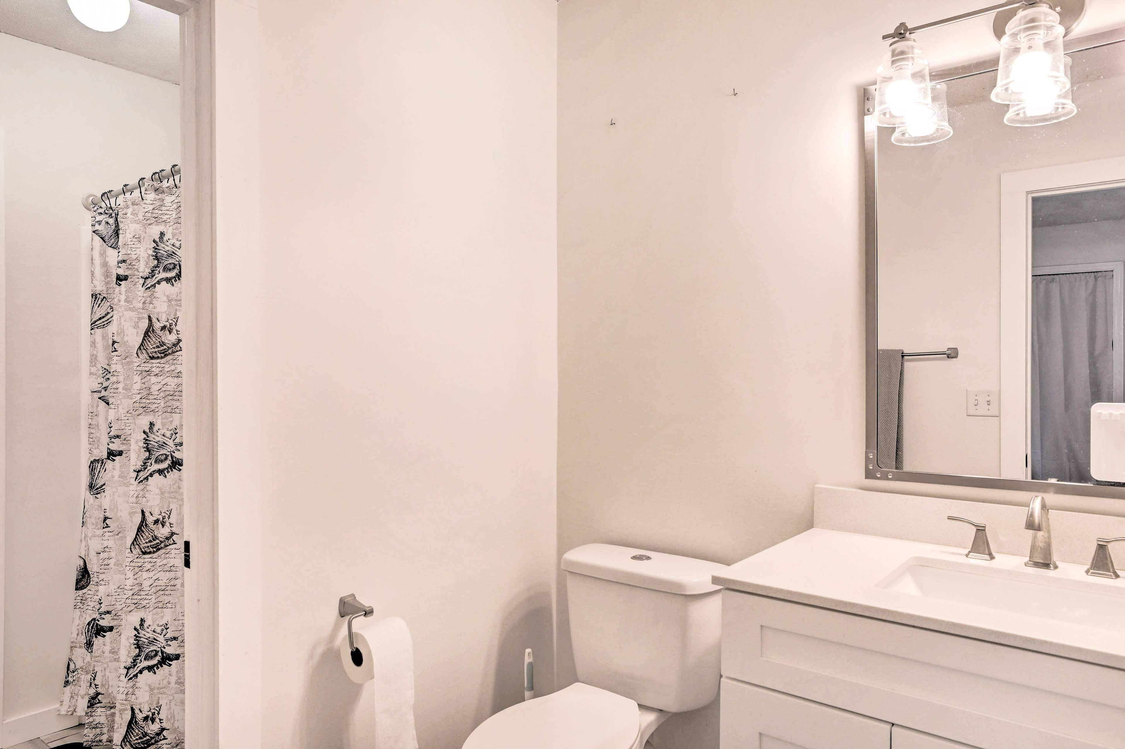 Full Bathroom | 2nd Floor | Access via Bedroom 1 | Jack & Jill Style w/ Shower