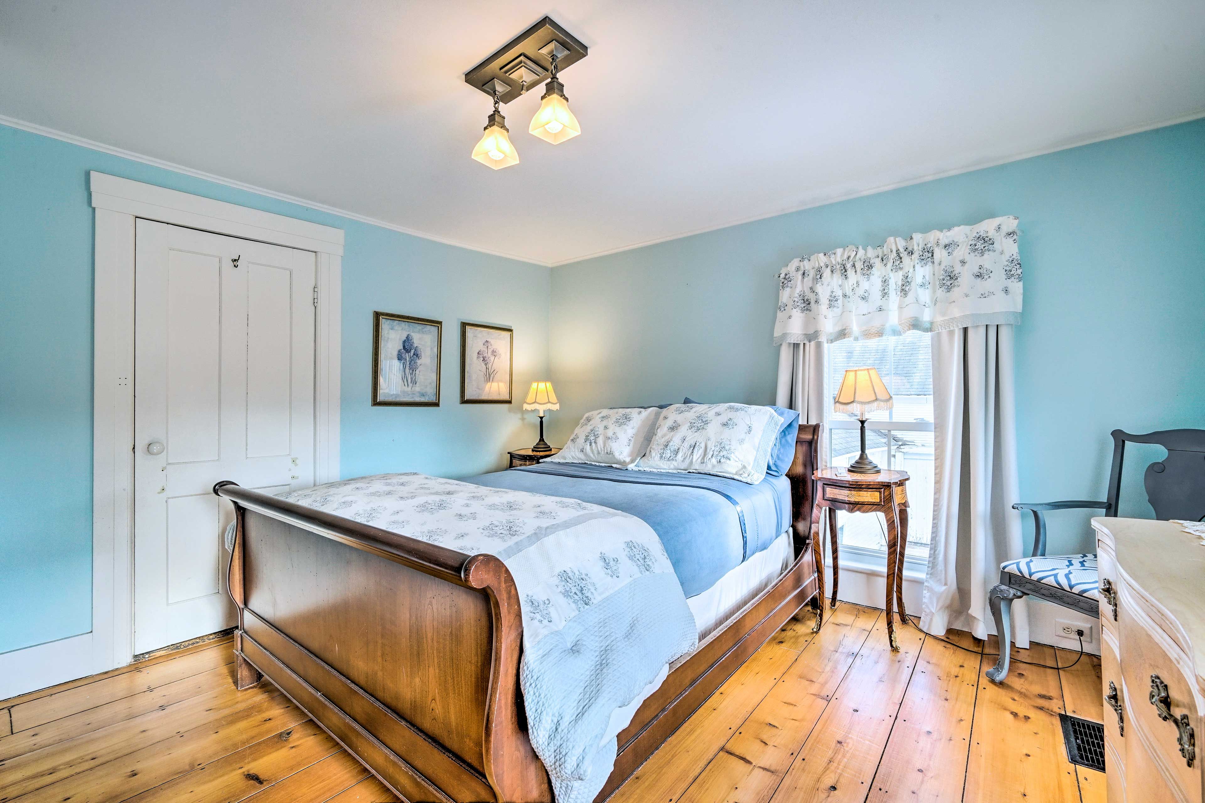 Bedroom 4 | Queen Bed
