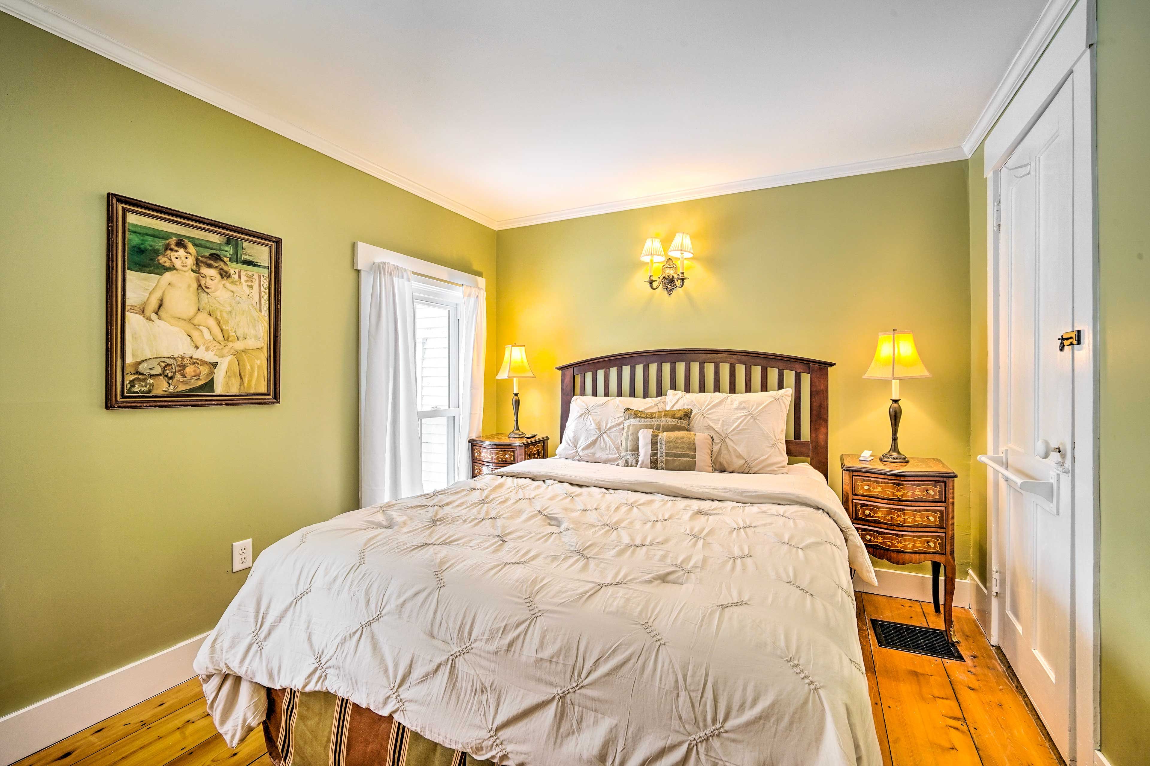 Bedroom 2 | Queen Bed