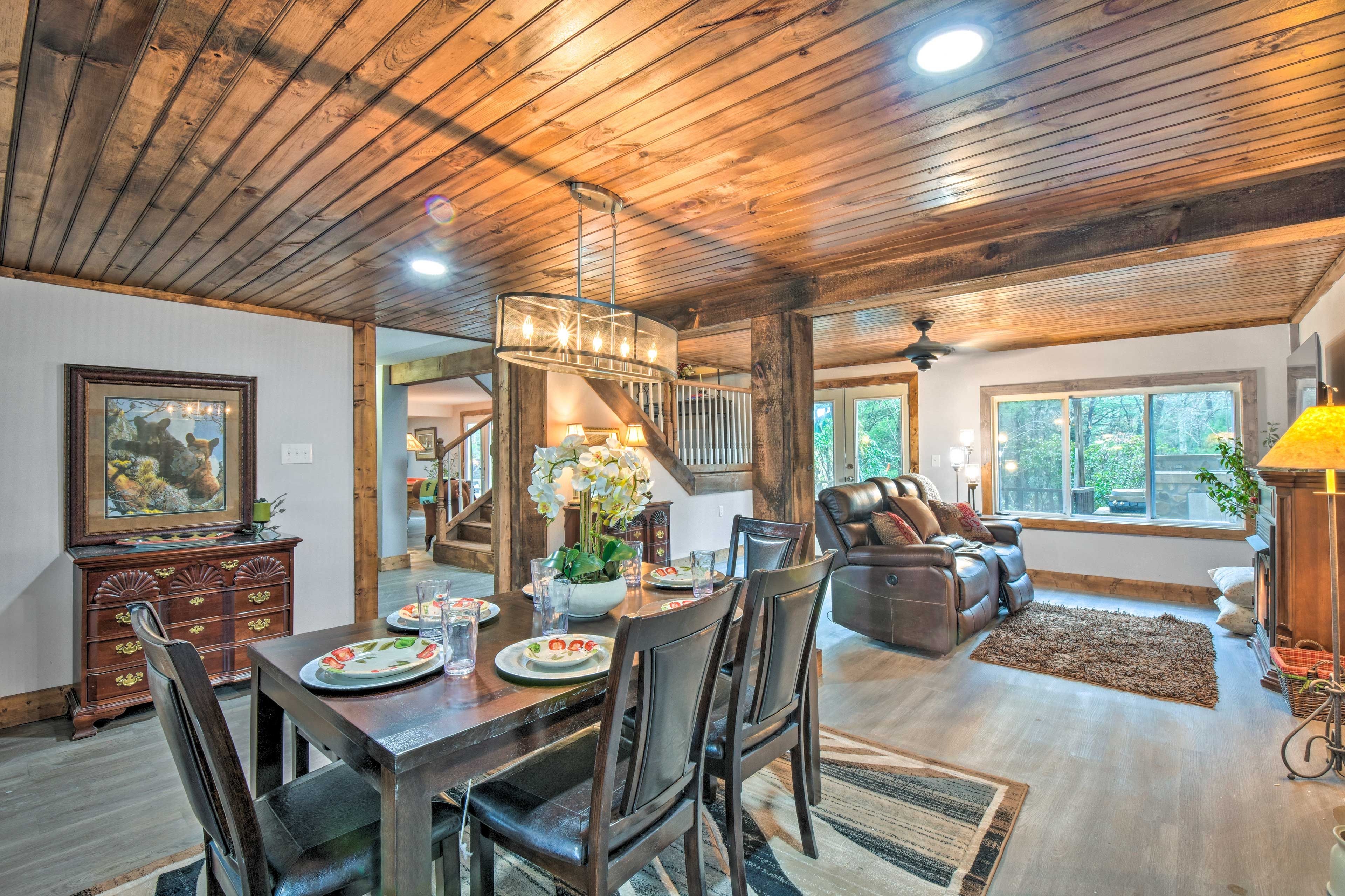 1st-Floor Dining Area