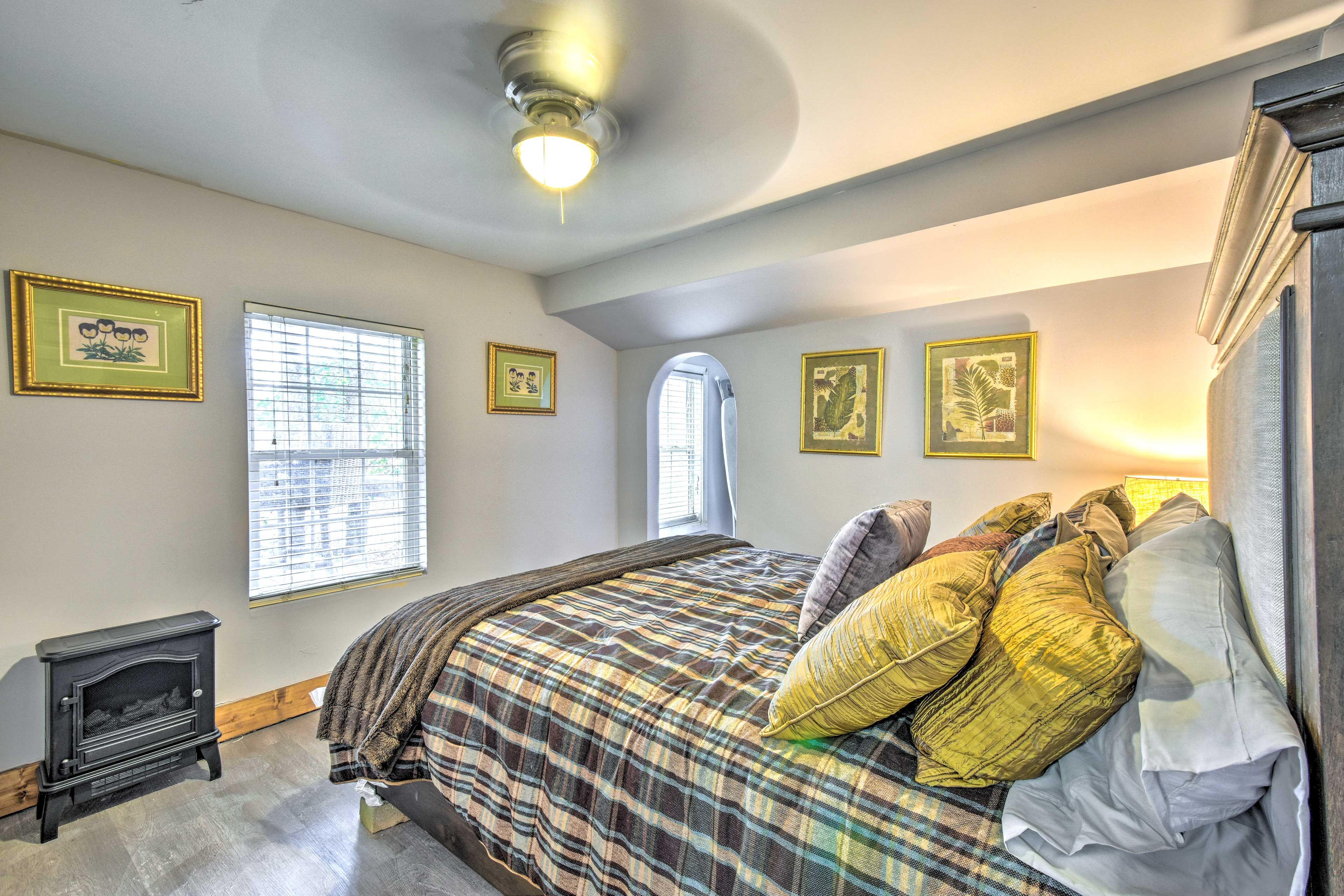 Bedroom 3 | Queen Bed | En-Suite Bath | 1st Floor | Electric Fireplace